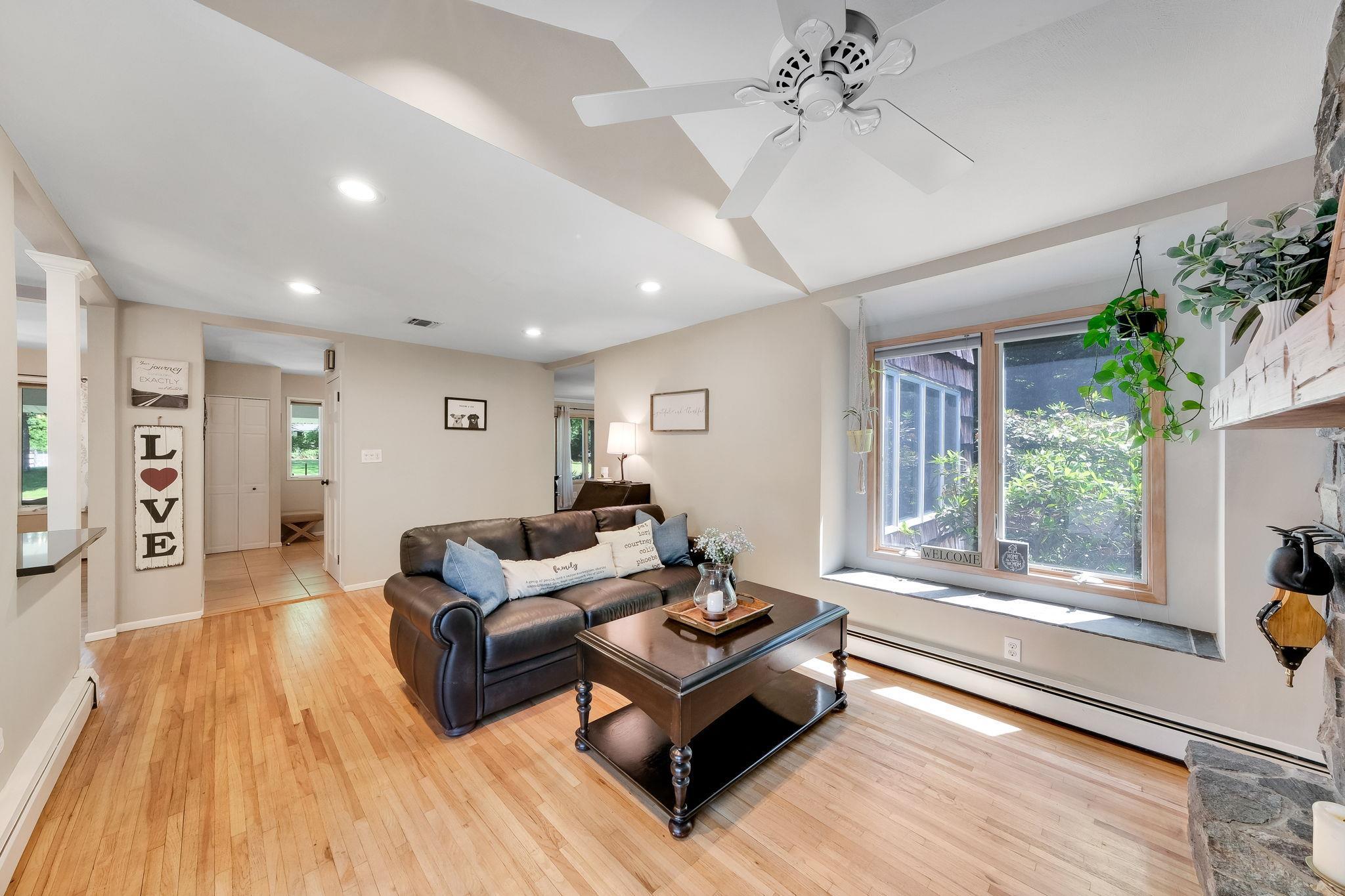 Single Family Blinker Light  Suffolk County, NY 11790, MLS-867479-26