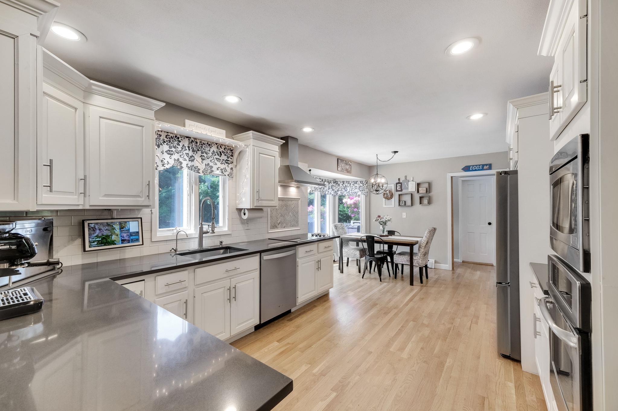 Single Family Blinker Light  Suffolk County, NY 11790, MLS-867479-29