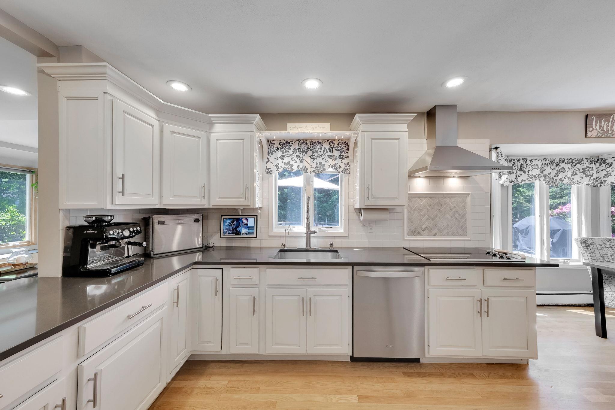 Single Family Blinker Light  Suffolk County, NY 11790, MLS-867479-30