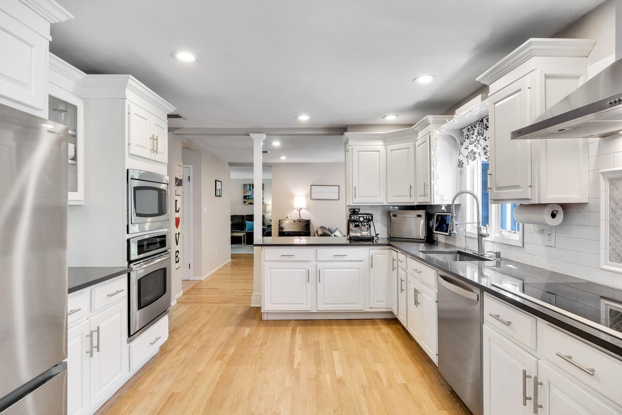 Single Family Blinker Light  Suffolk County, NY 11790, MLS-867479-31