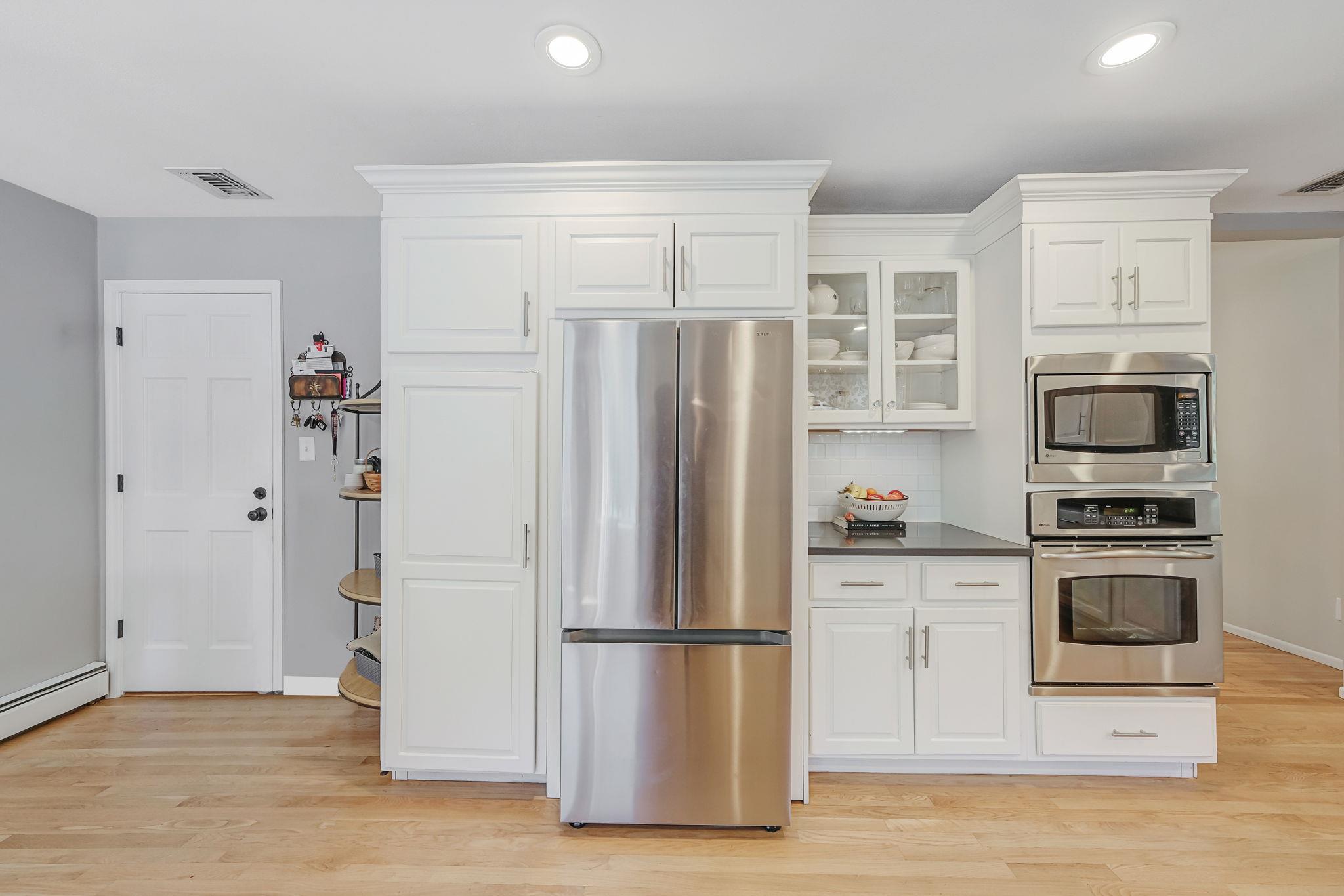 Single Family Blinker Light  Suffolk County, NY 11790, MLS-867479-33