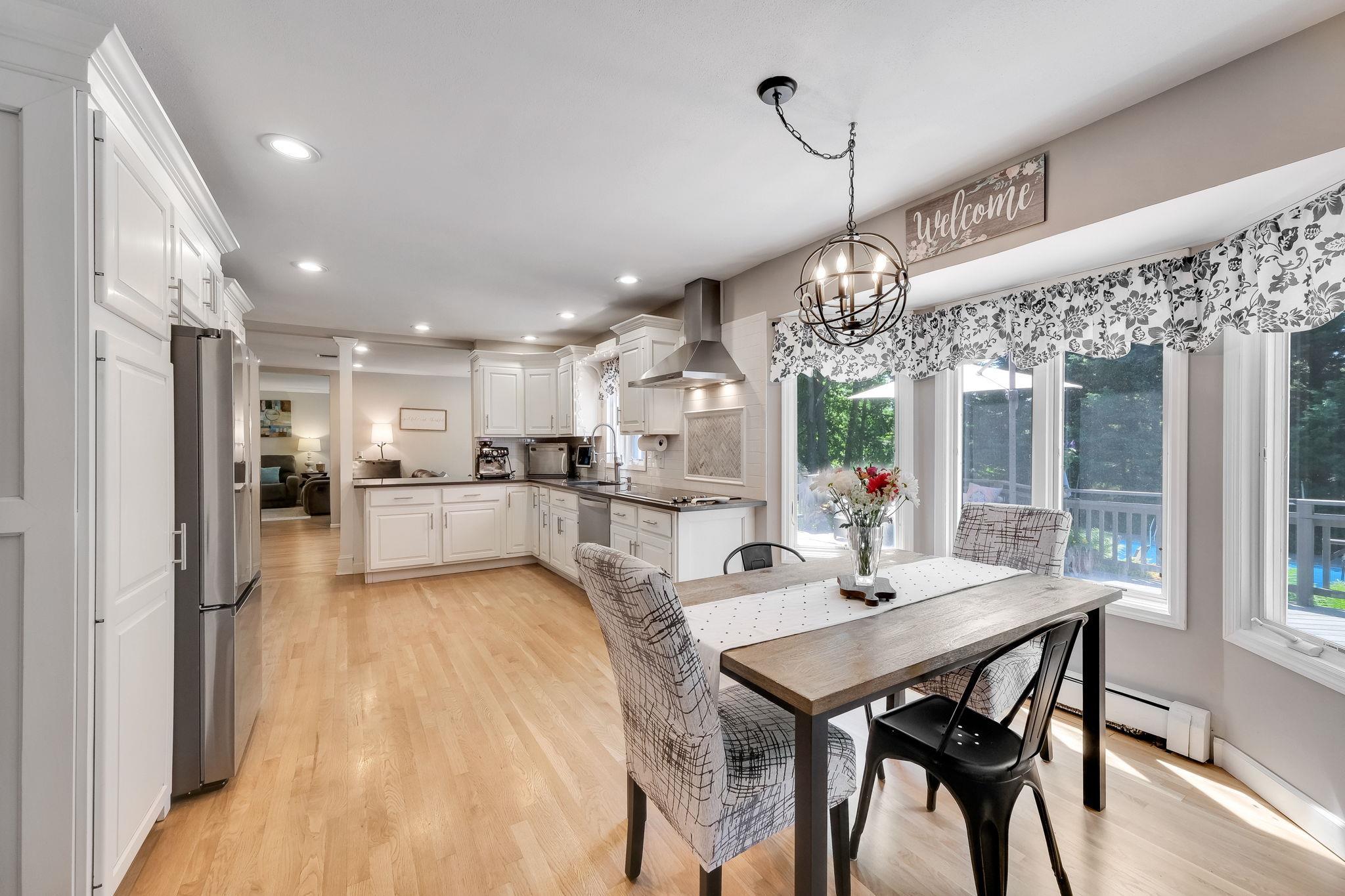Single Family Blinker Light  Suffolk County, NY 11790, MLS-867479-34