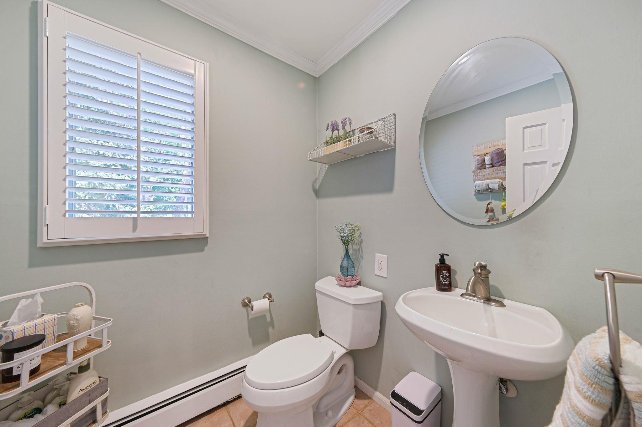 Single Family Blinker Light  Suffolk County, NY 11790, MLS-867479-35
