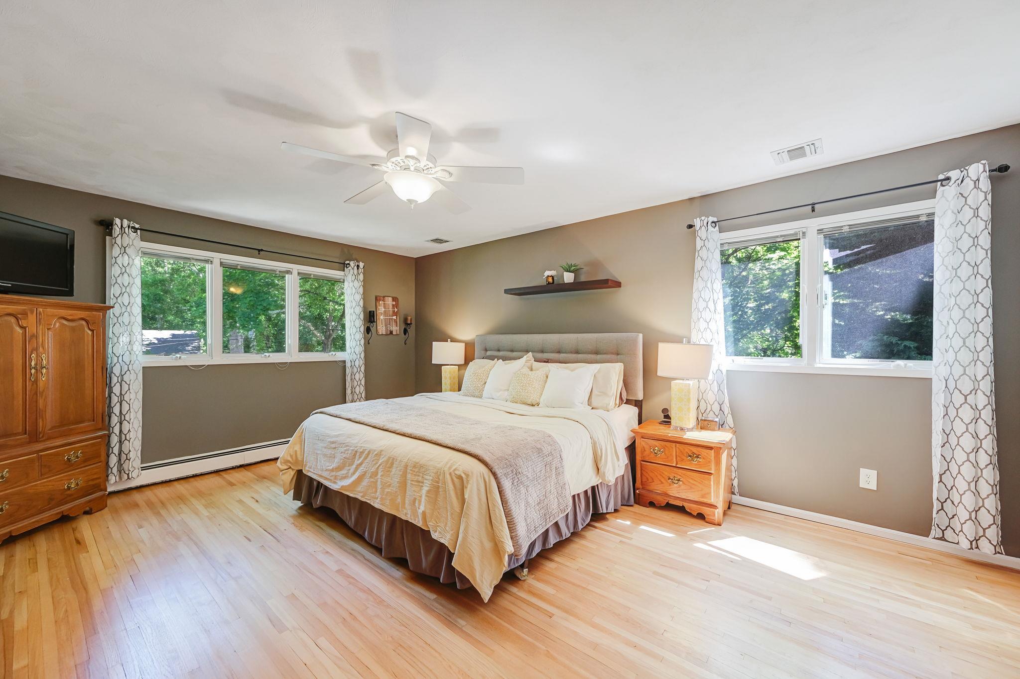 Single Family Blinker Light  Suffolk County, NY 11790, MLS-867479-36