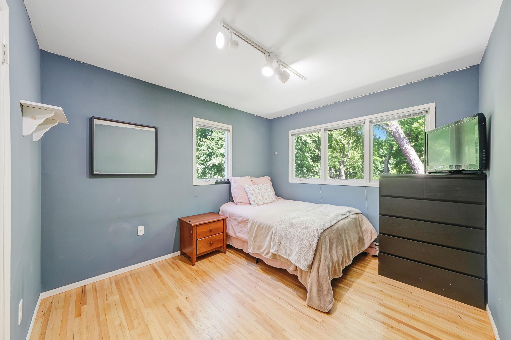 Single Family Blinker Light  Suffolk County, NY 11790, MLS-867479-41