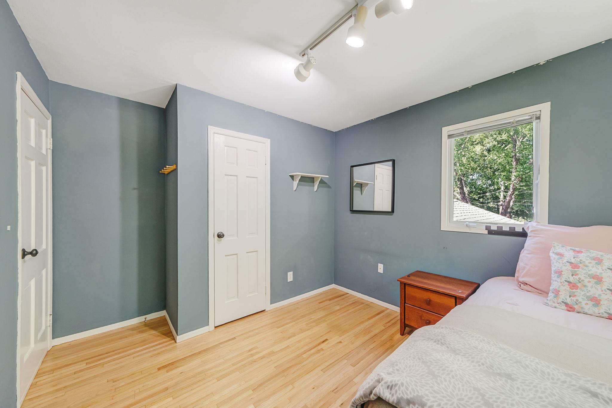 Single Family Blinker Light  Suffolk County, NY 11790, MLS-867479-42