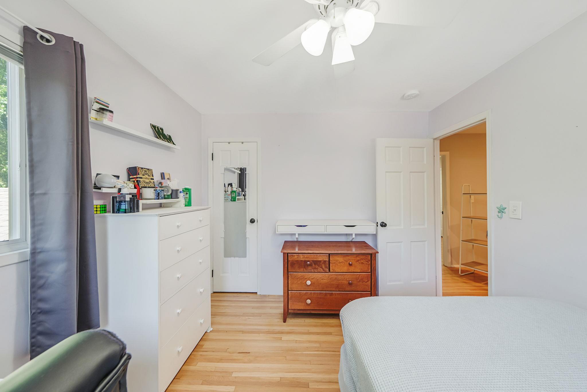 Single Family Blinker Light  Suffolk County, NY 11790, MLS-867479-44
