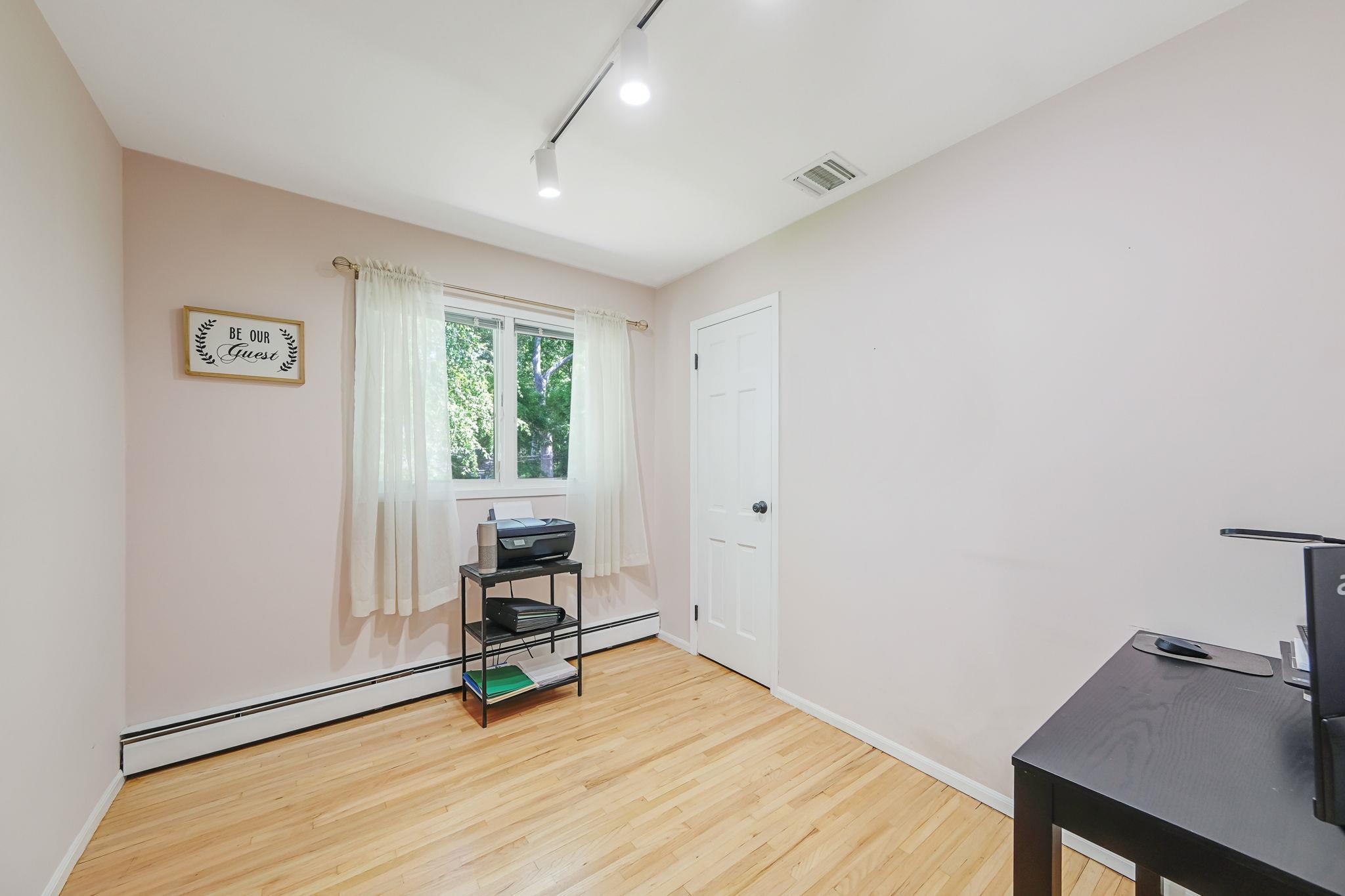 Single Family Blinker Light  Suffolk County, NY 11790, MLS-867479-45