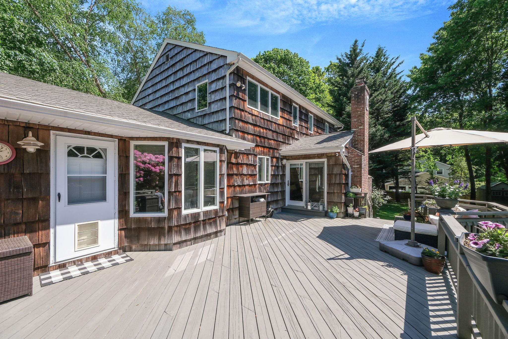 Single Family Blinker Light  Suffolk County, NY 11790, MLS-867479-6