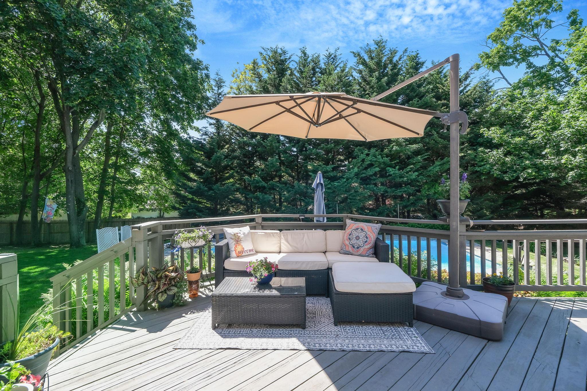 Single Family Blinker Light  Suffolk County, NY 11790, MLS-867479-8