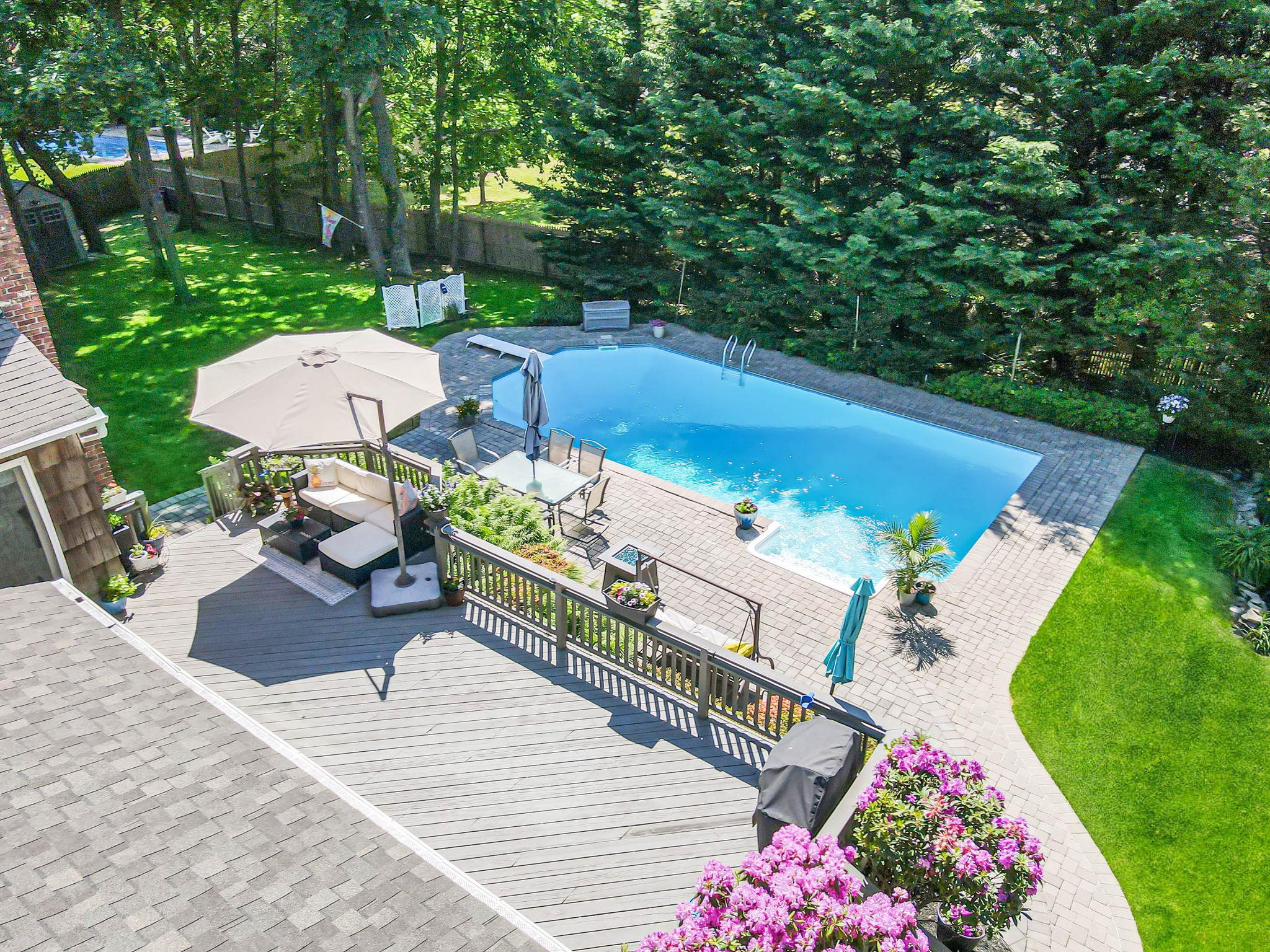 Single Family Blinker Light  Suffolk County, NY 11790, MLS-867479-9