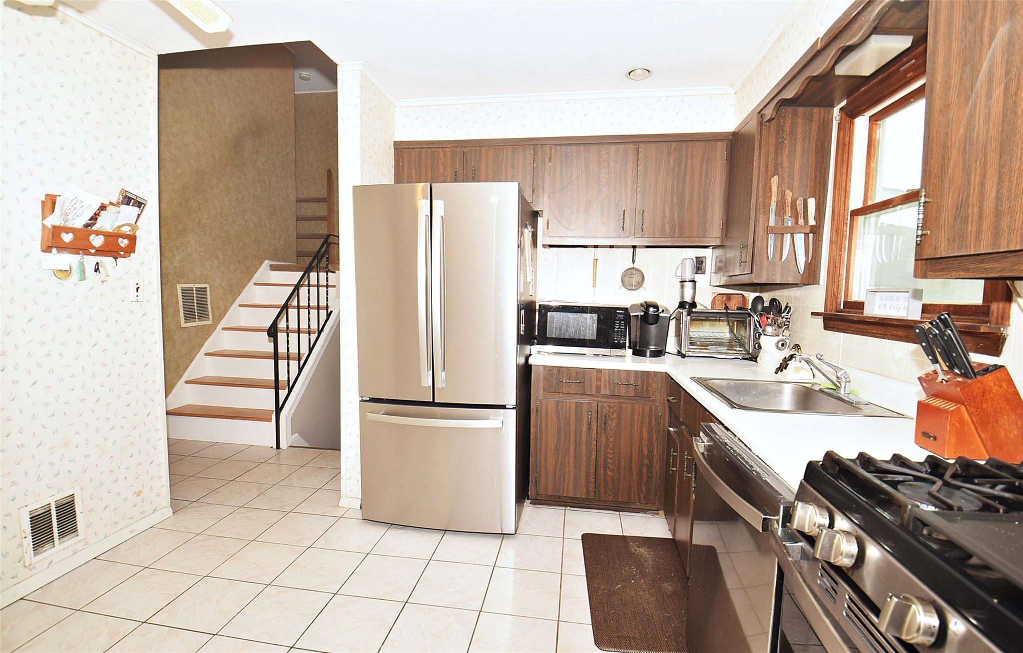 Single Family Walnut  Nassau County, NY 11791, MLS-867502-11