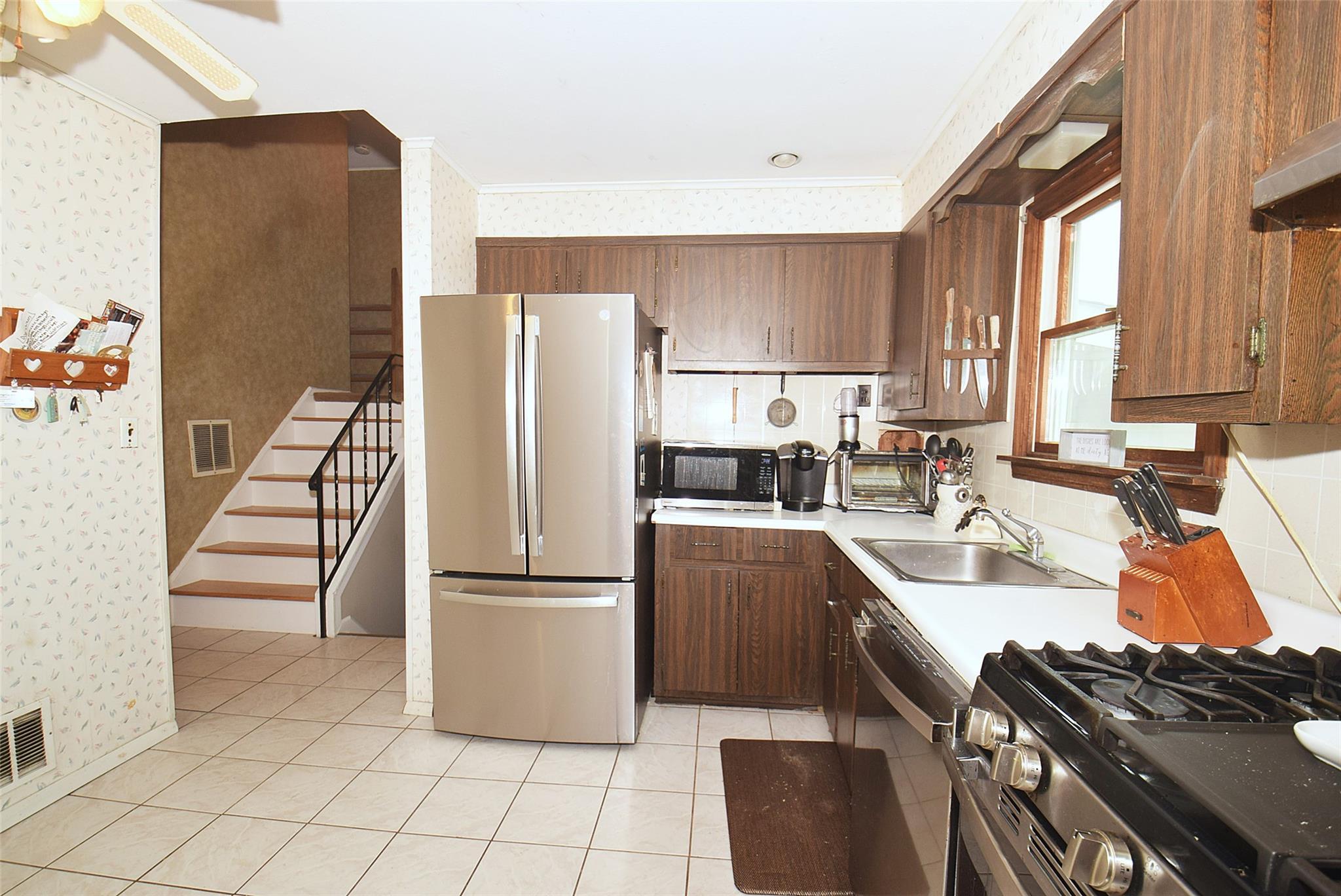 Single Family Walnut  Nassau County, NY 11791, MLS-867502-12