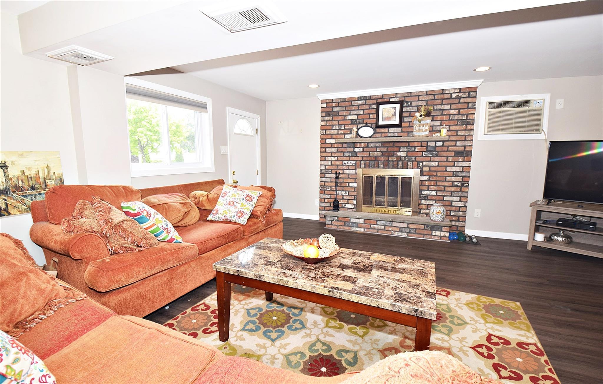 Single Family Walnut  Nassau County, NY 11791, MLS-867502-19