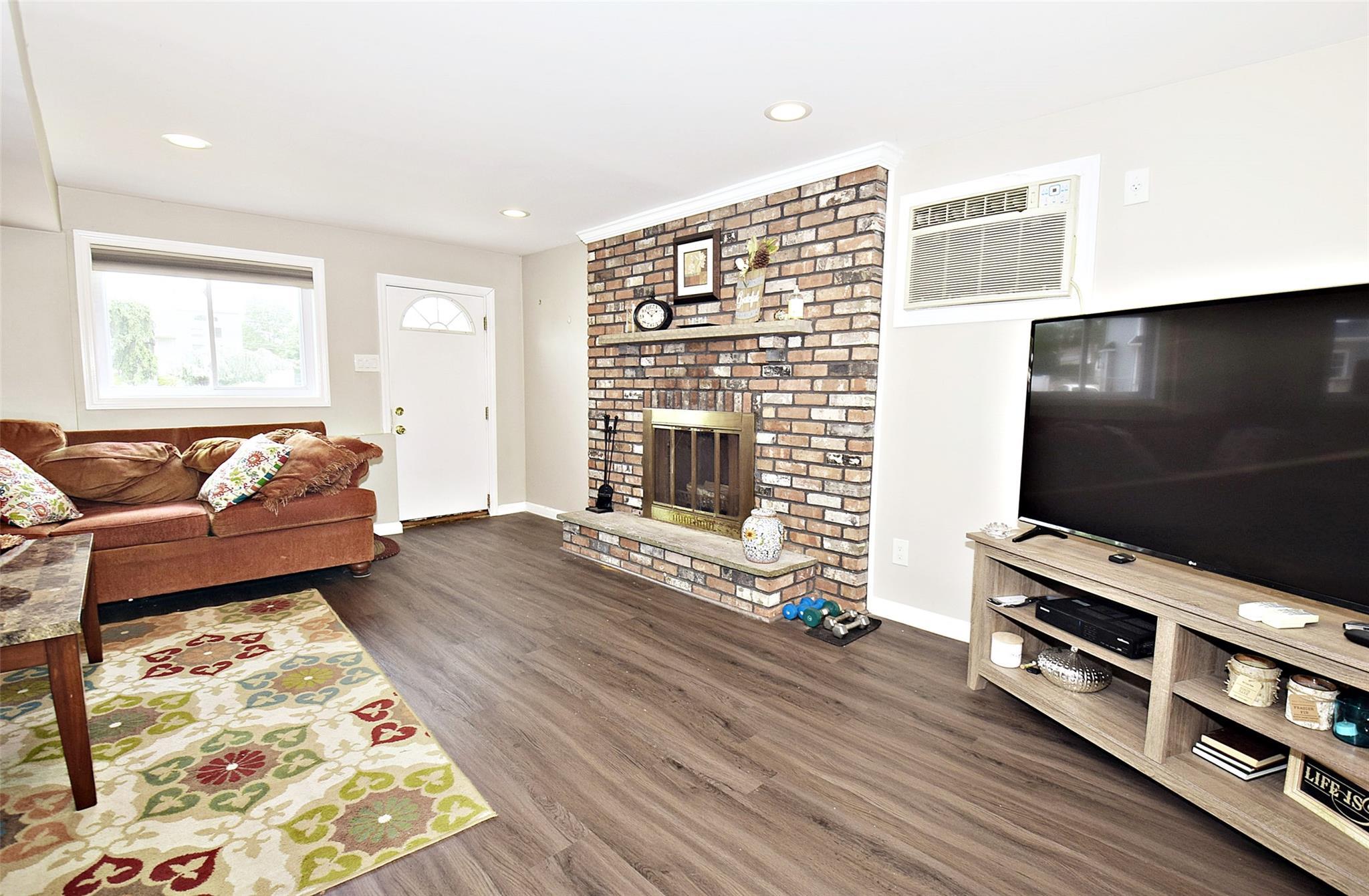 Single Family Walnut  Nassau County, NY 11791, MLS-867502-21