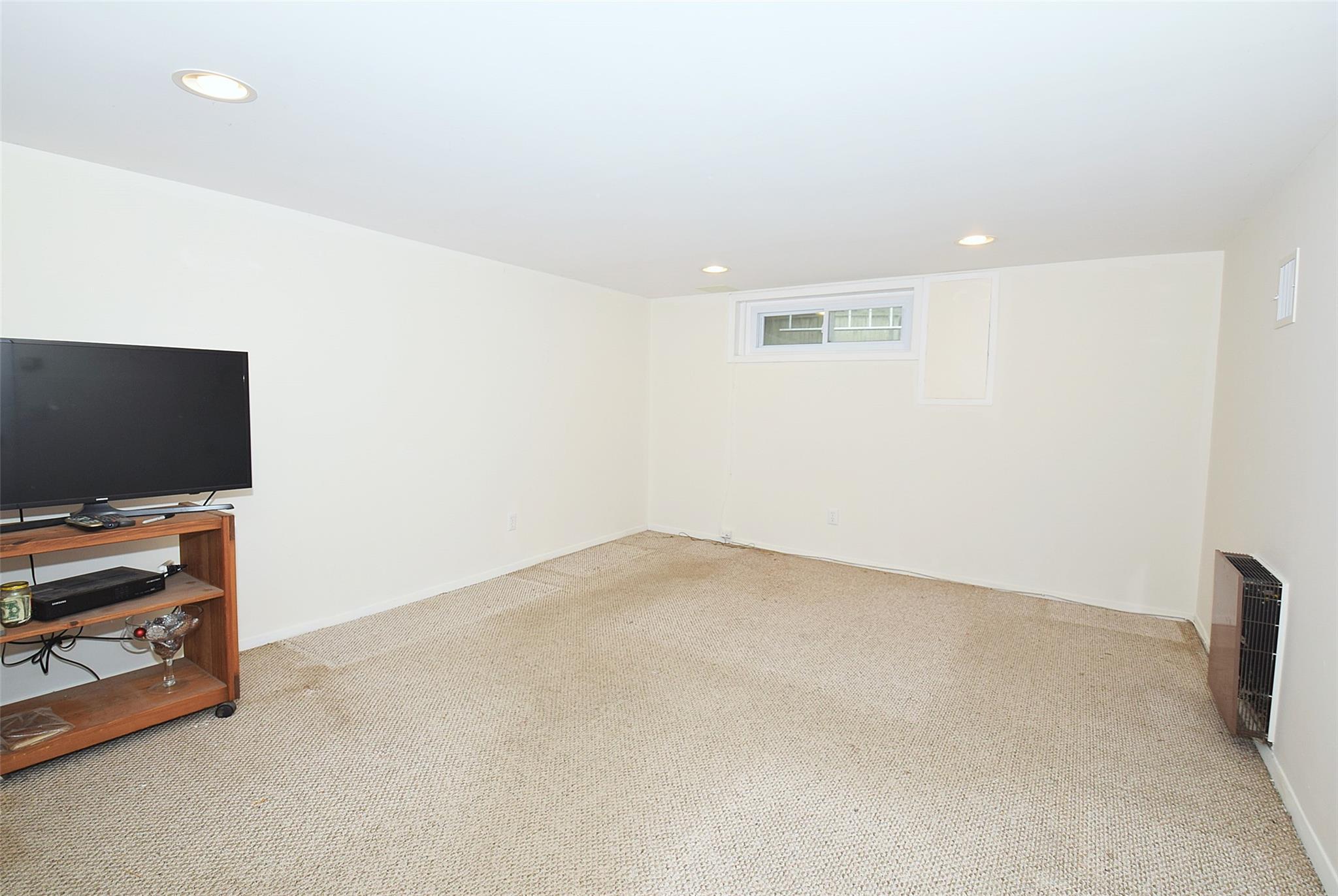 Single Family Walnut  Nassau County, NY 11791, MLS-867502-22