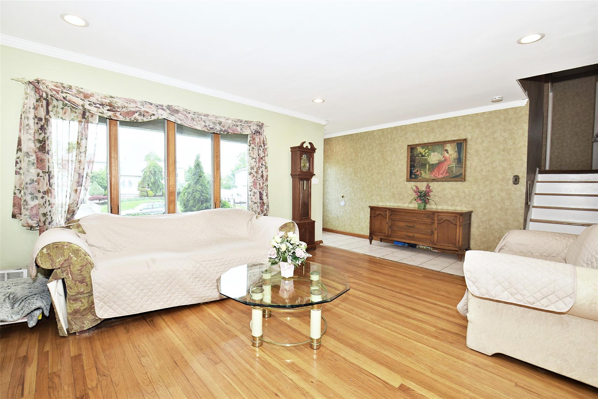 Single Family Walnut  Nassau County, NY 11791, MLS-867502-5