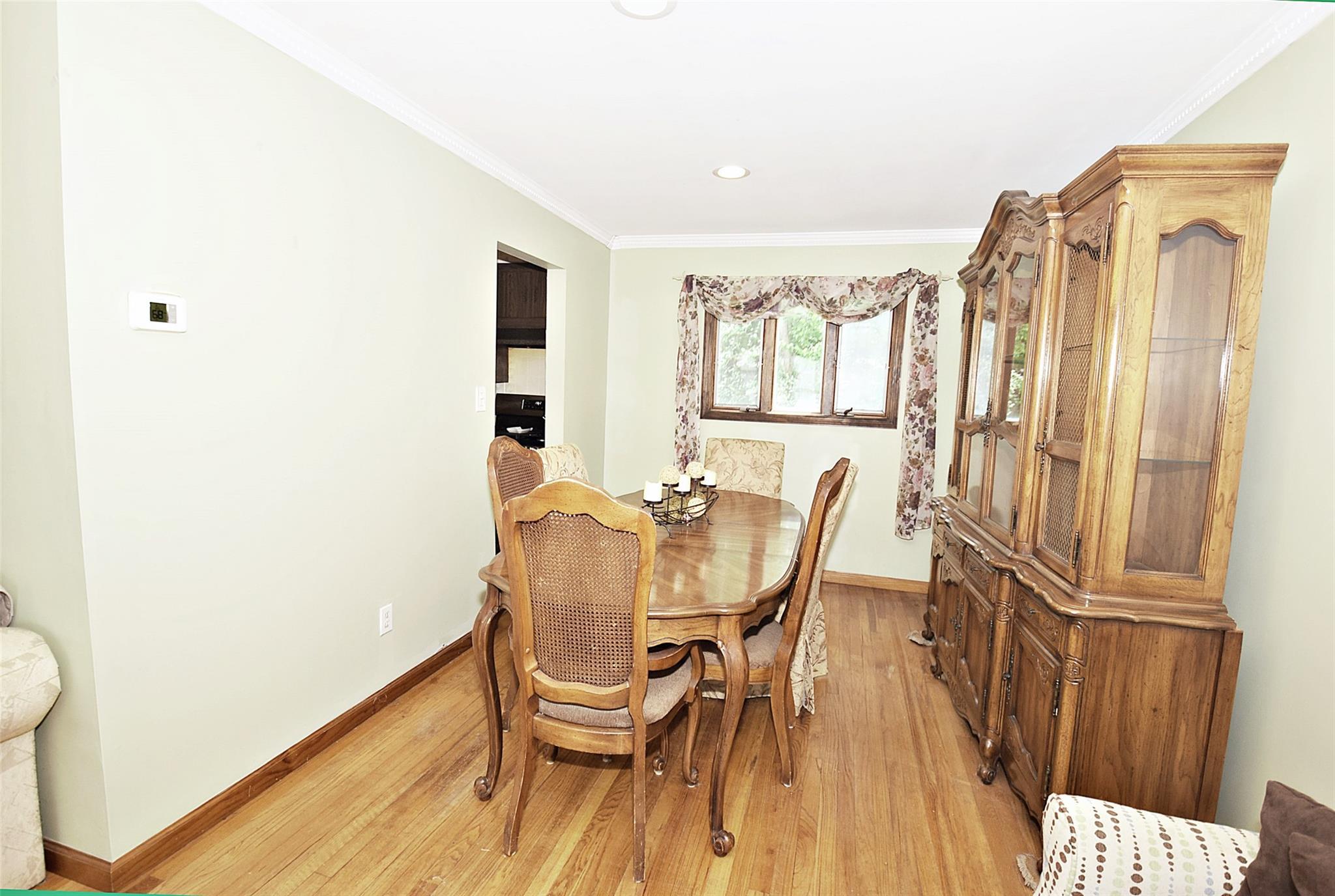 Single Family Walnut  Nassau County, NY 11791, MLS-867502-8