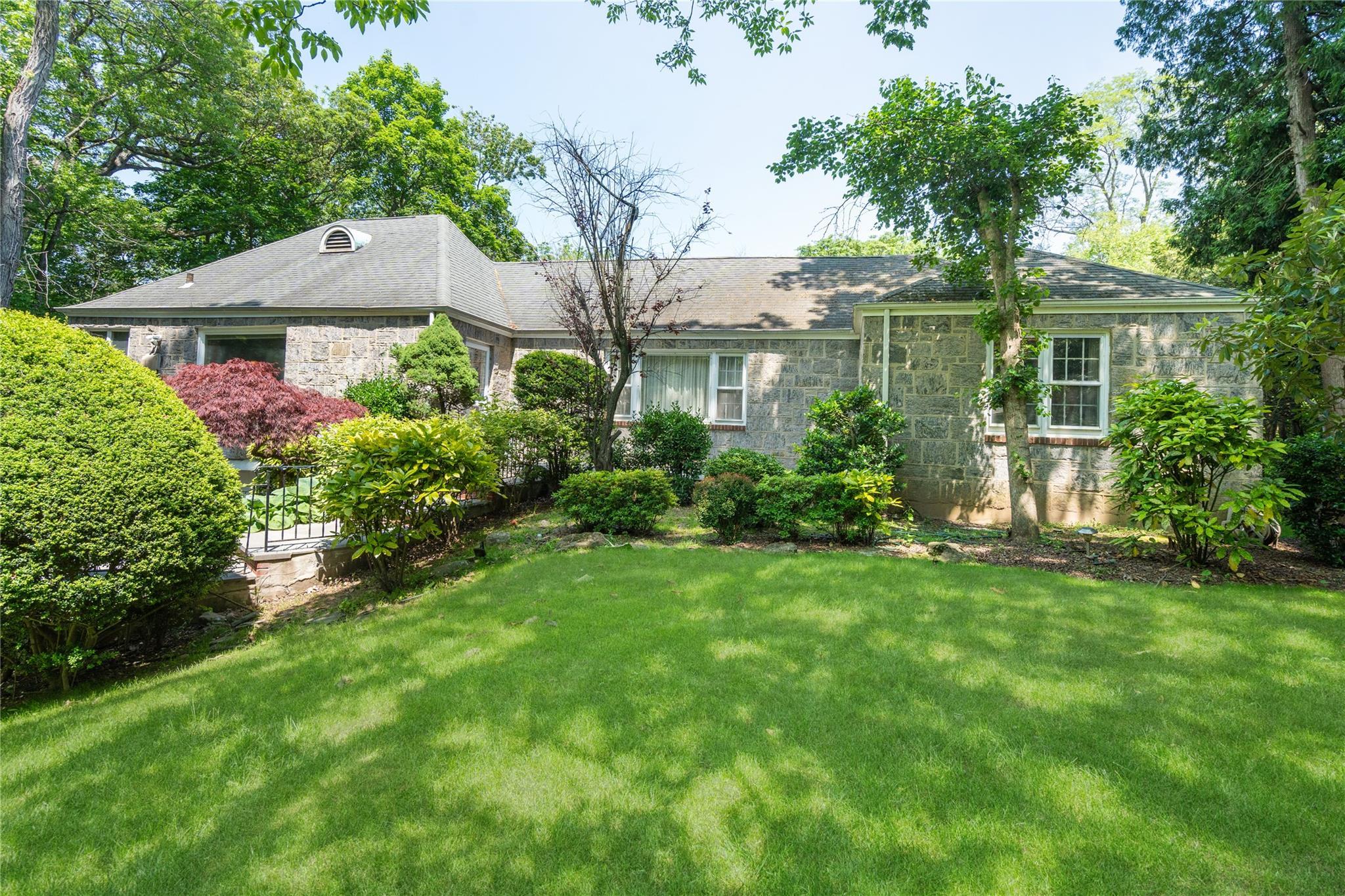 Single Family The Birches  Nassau County, NY 11576, MLS-867570-2
