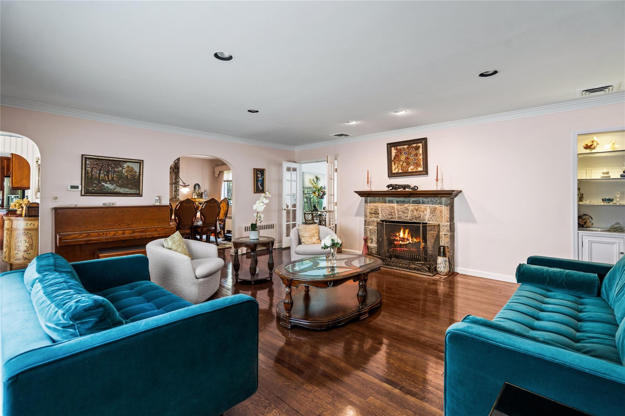 Single Family The Birches  Nassau County, NY 11576, MLS-867570-6