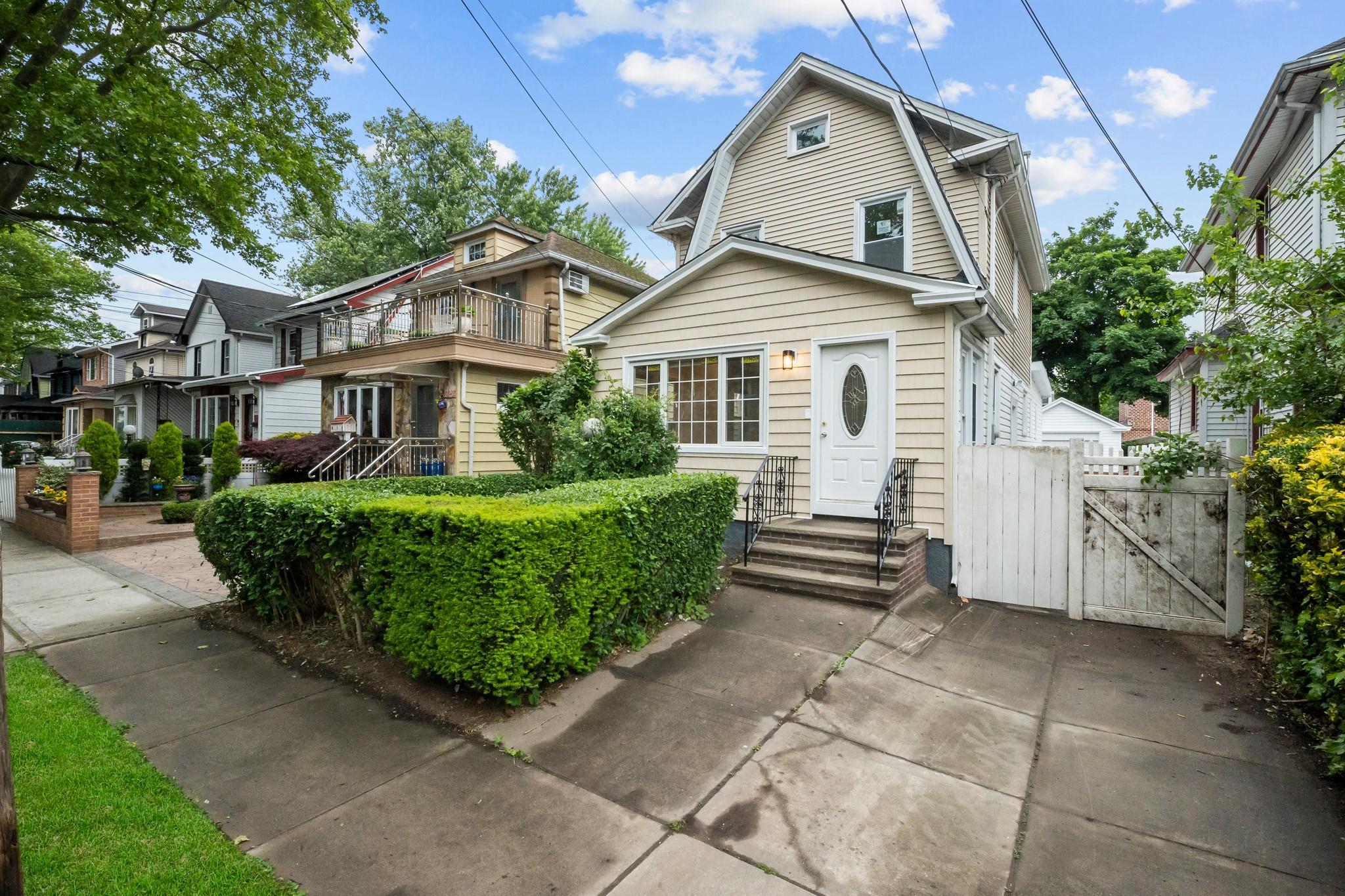 Single Family 213th  Queens, NY 11429, MLS-867575-22