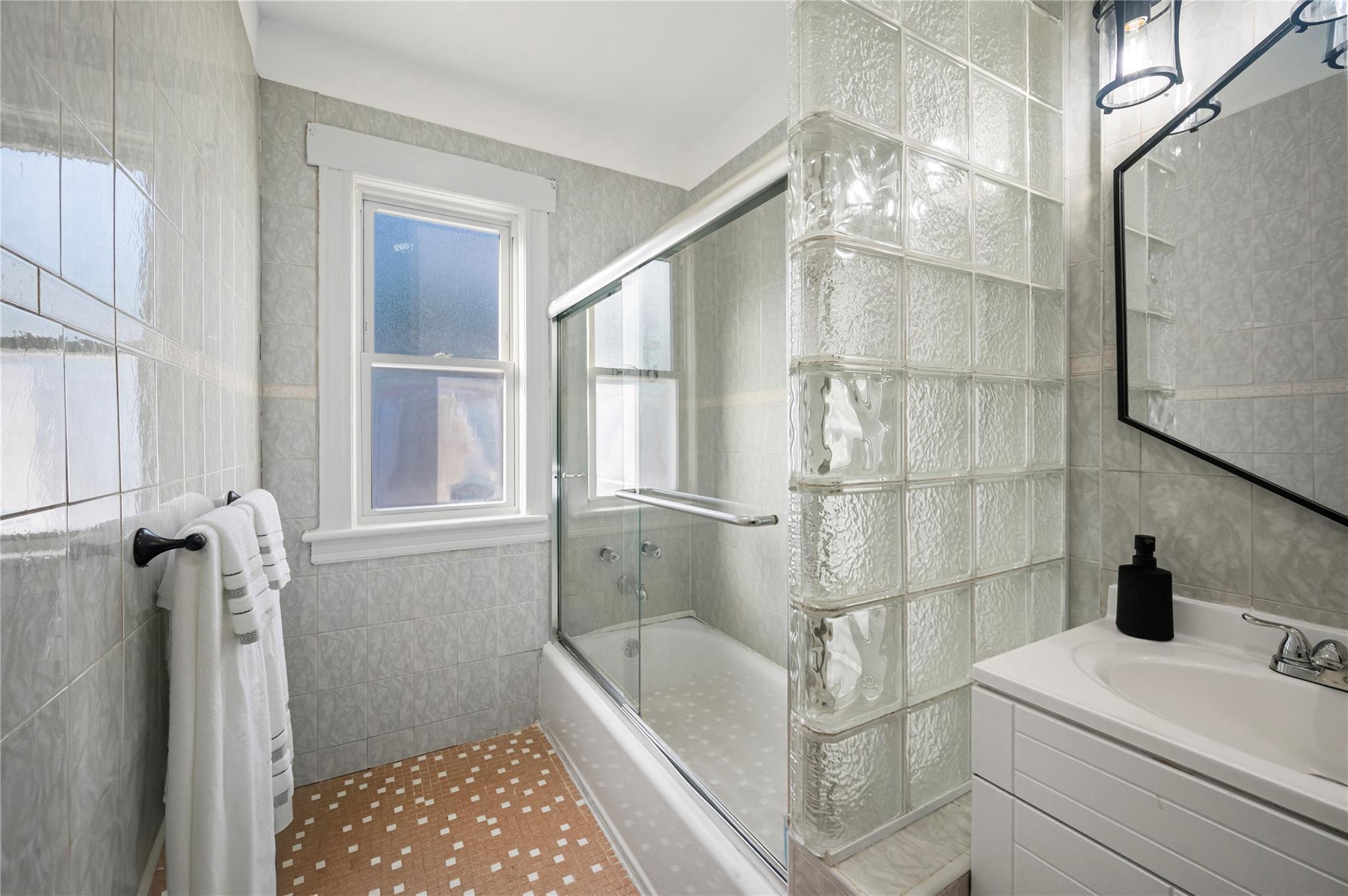 Single Family 85th  Queens, NY 11418, MLS-867579-23