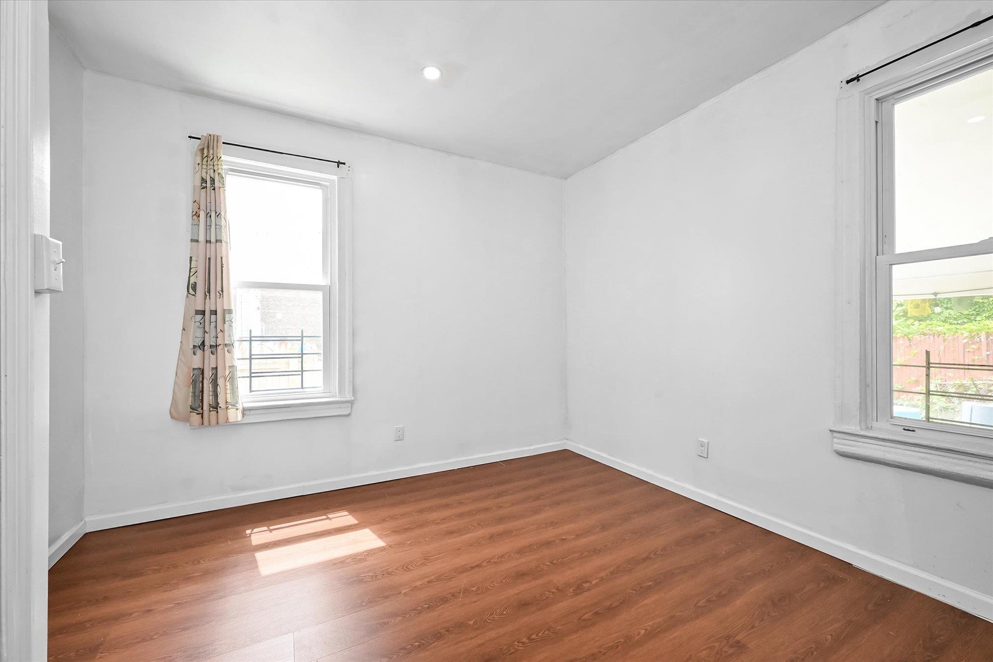 Single Family Mcintosh  Queens, NY 11369, MLS-867586-10
