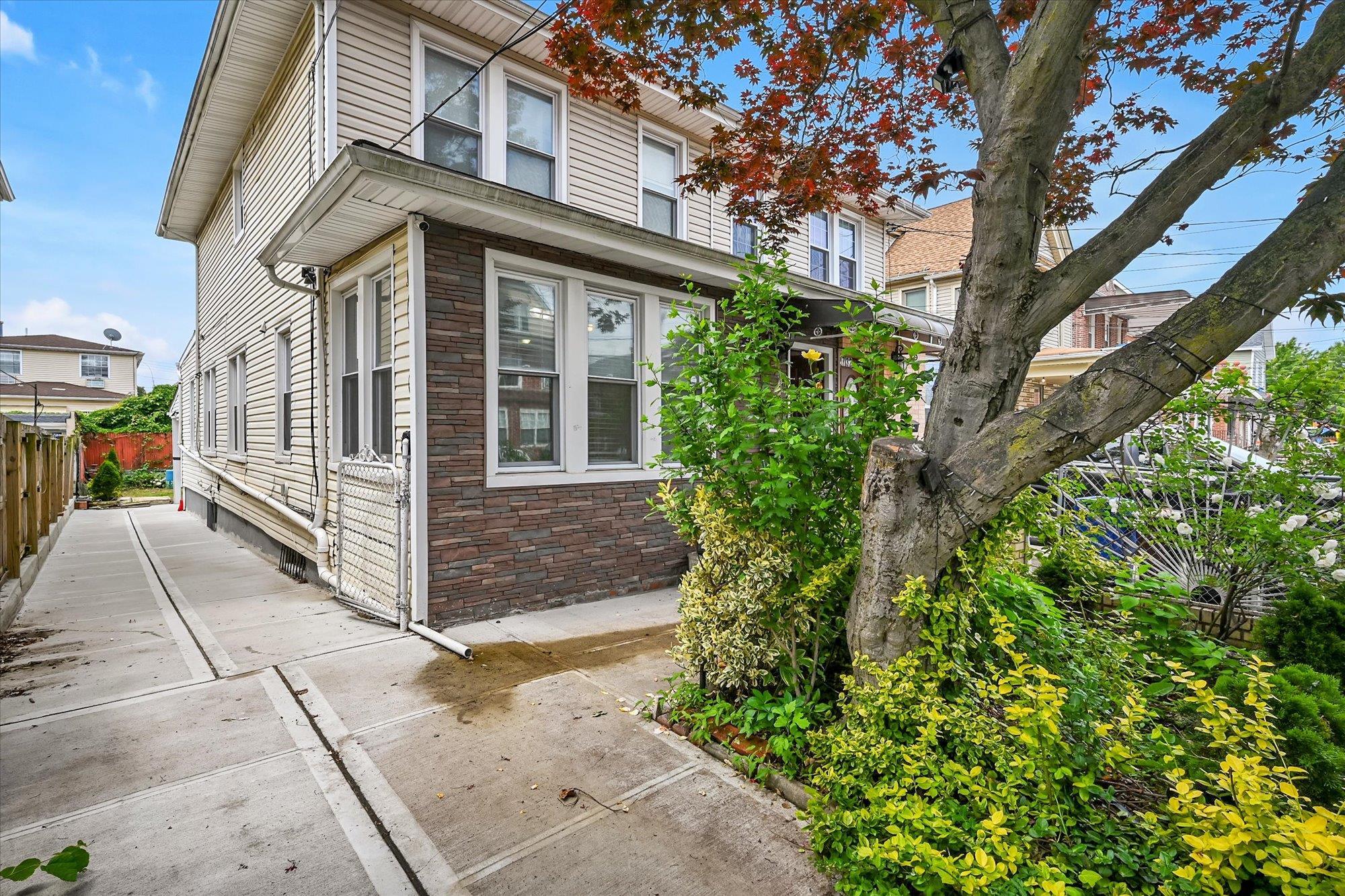 Single Family Mcintosh  Queens, NY 11369, MLS-867586-3