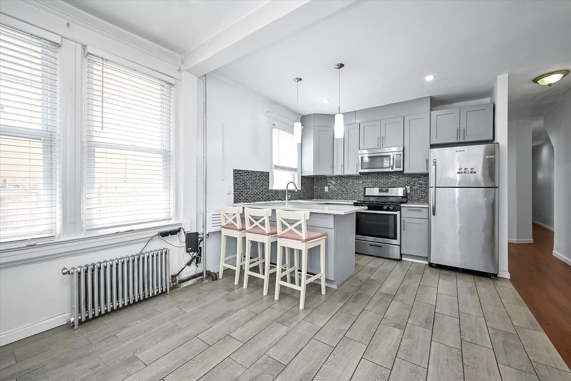 Single Family Mcintosh  Queens, NY 11369, MLS-867586-4