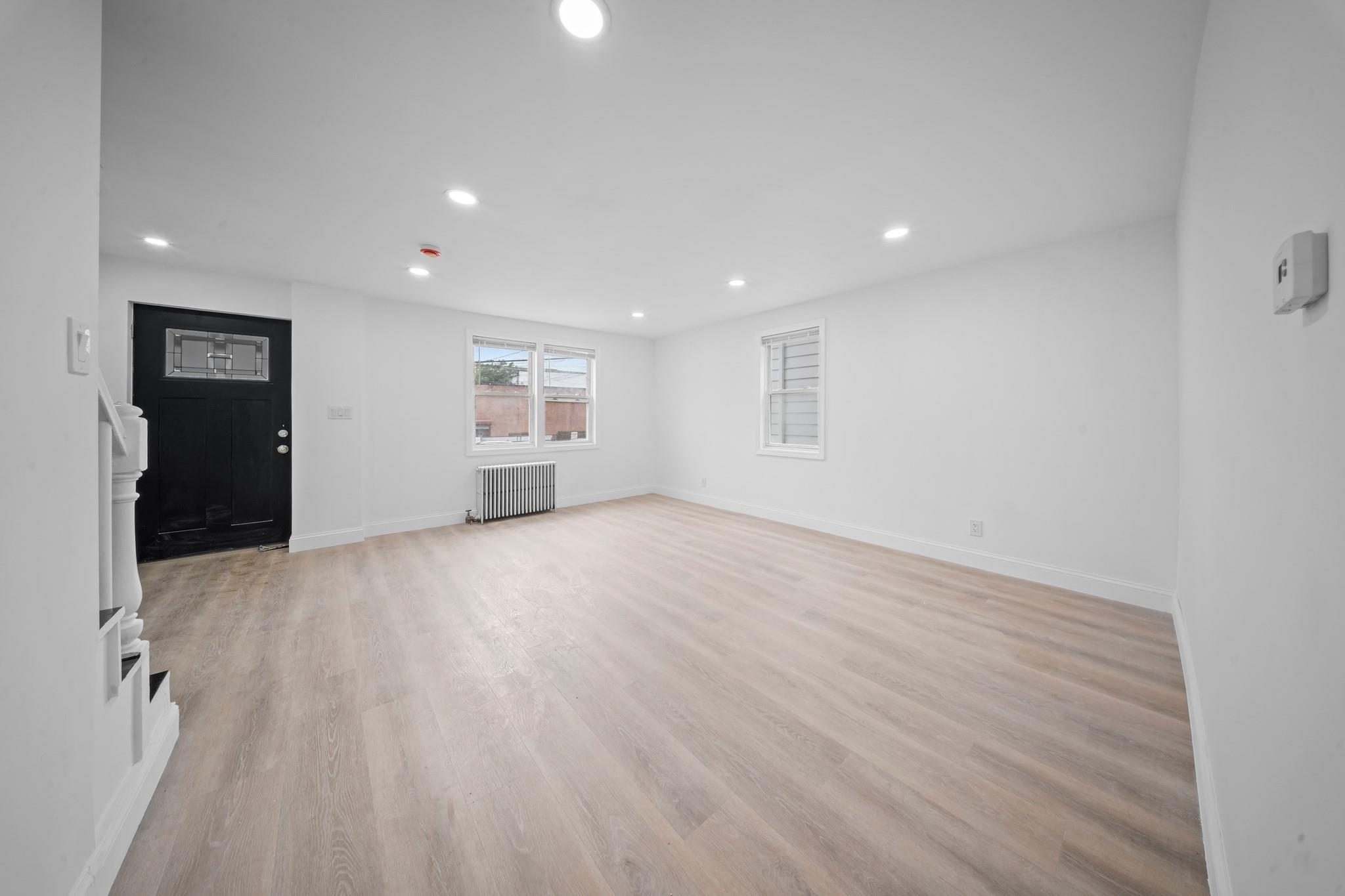 Single Family 204th  Queens, NY 11412, MLS-867628-4