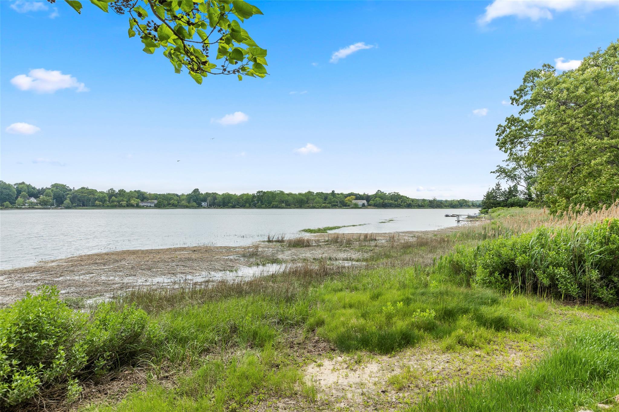 Single Family Youngs  Suffolk County, NY 11733, MLS-867649-31