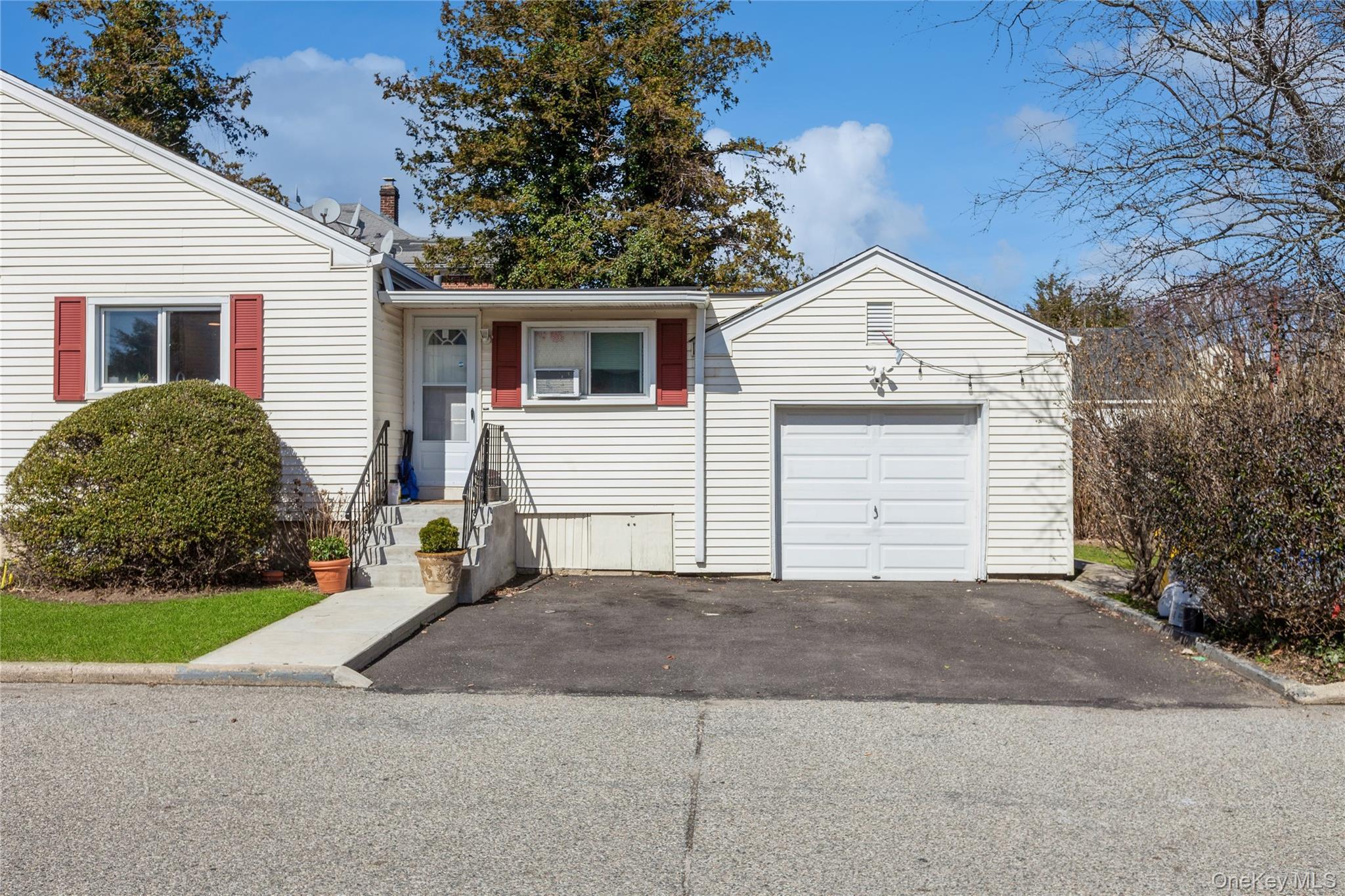 Single Family Nassau  Nassau County, NY 11542, MLS-867677-3