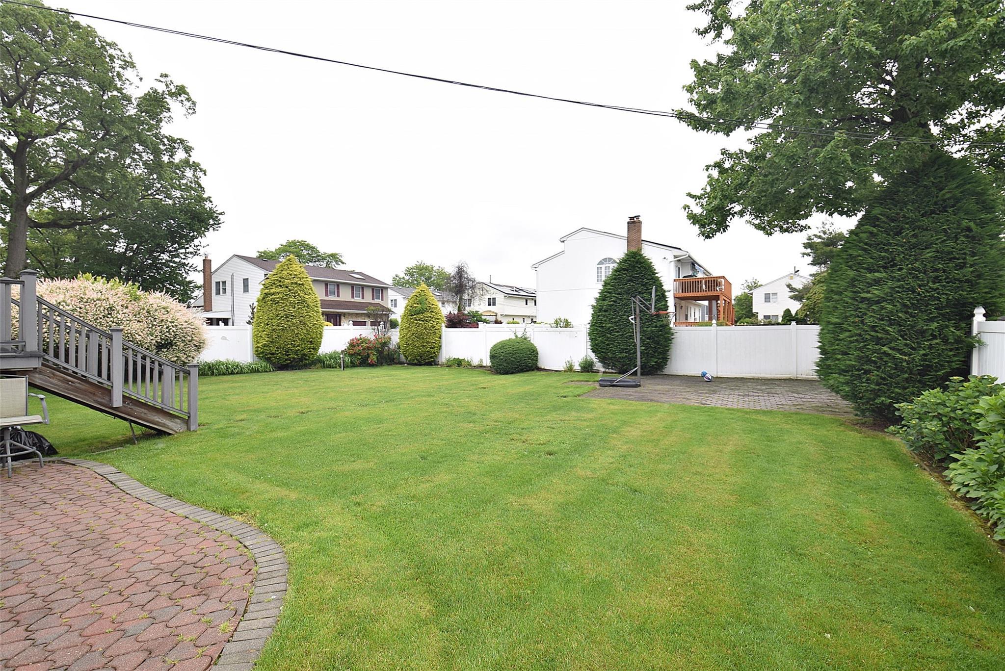 Single Family Hungry Harbor  Nassau County, NY 11581, MLS-867689-10