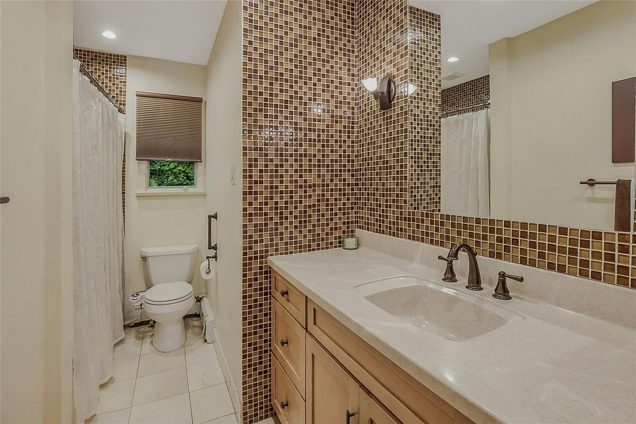 Single Family Laurel  Nassau County, NY 11579, MLS-867690-23