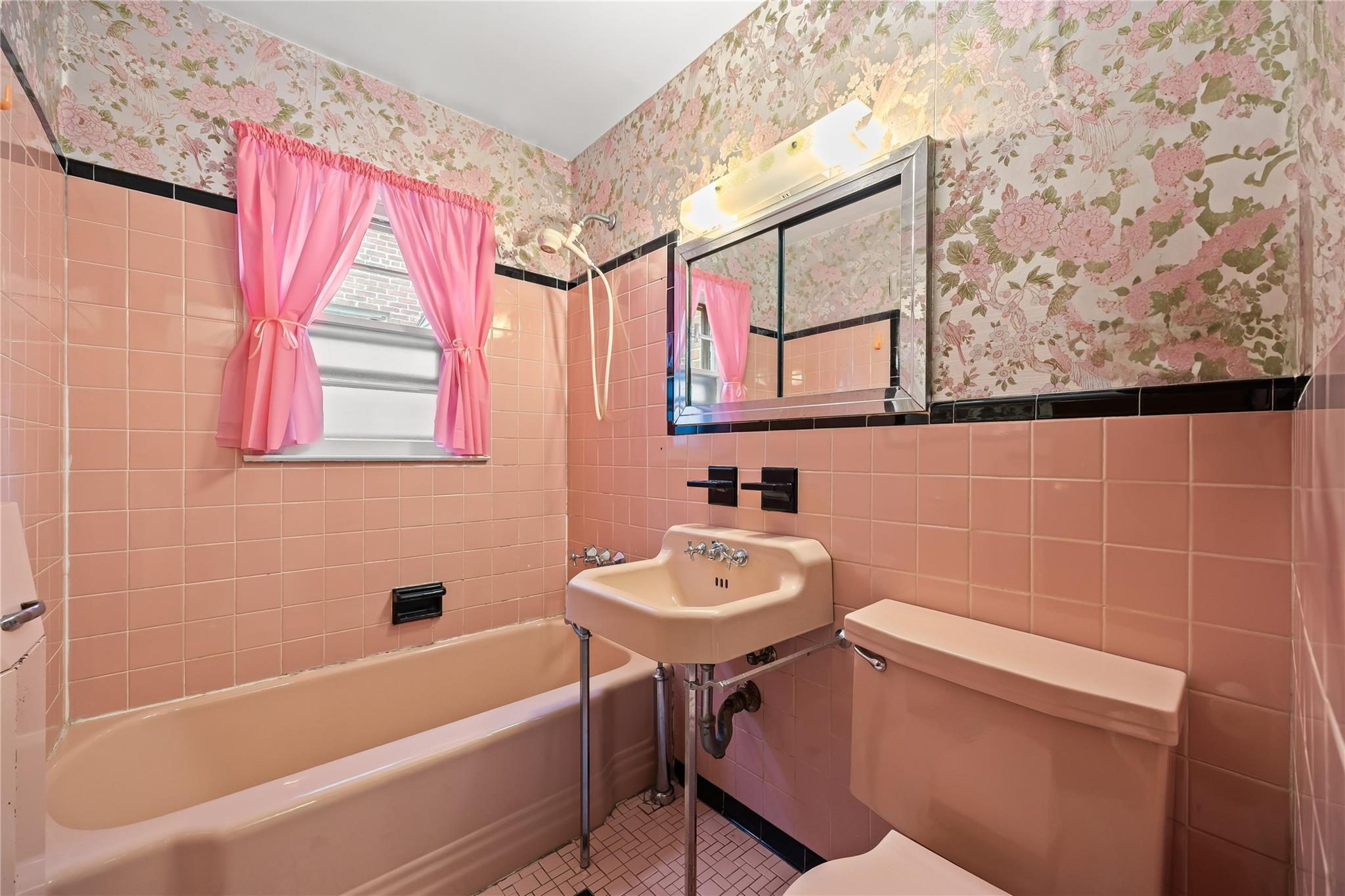 Single Family 23rd  Queens, NY 11357, MLS-867691-18