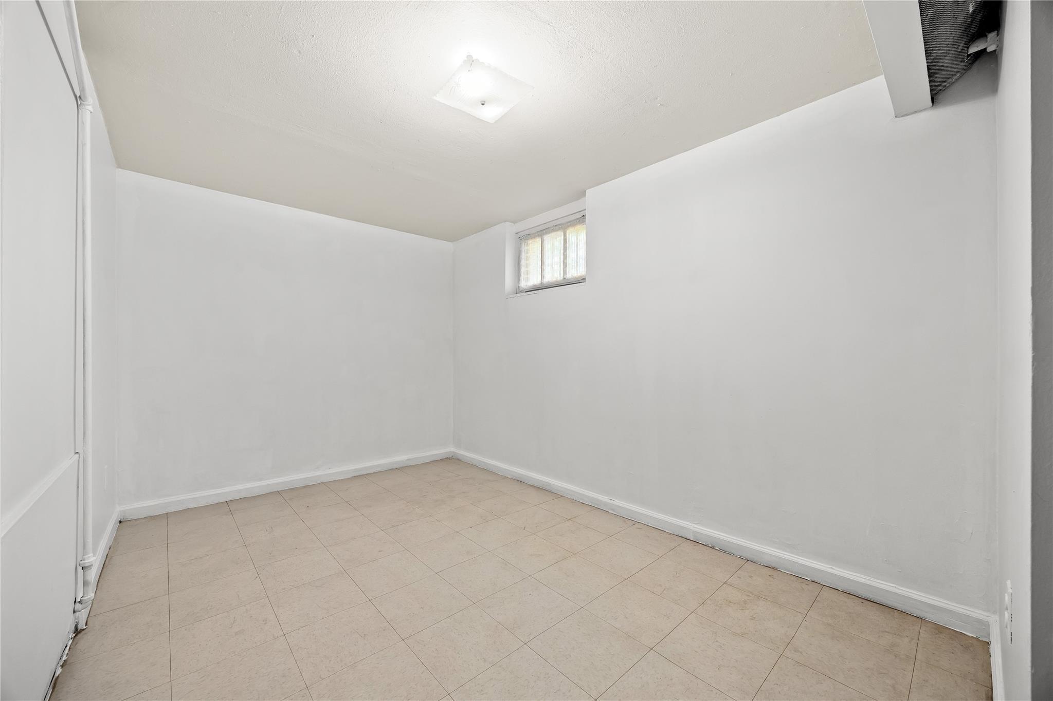 Single Family 23rd  Queens, NY 11357, MLS-867691-25