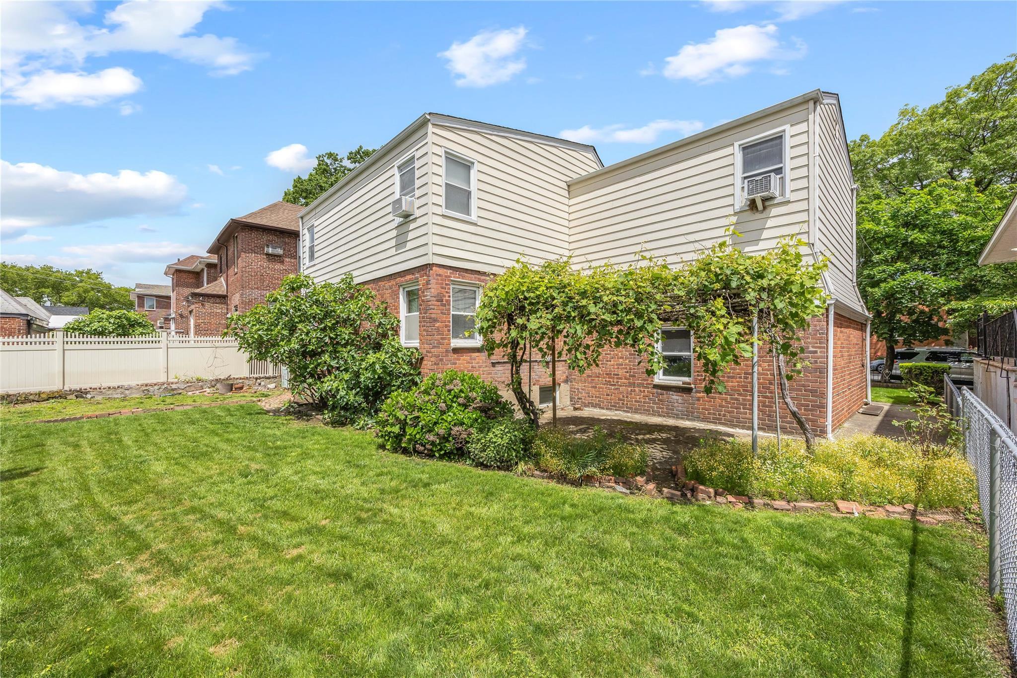 Single Family 23rd  Queens, NY 11357, MLS-867691-27