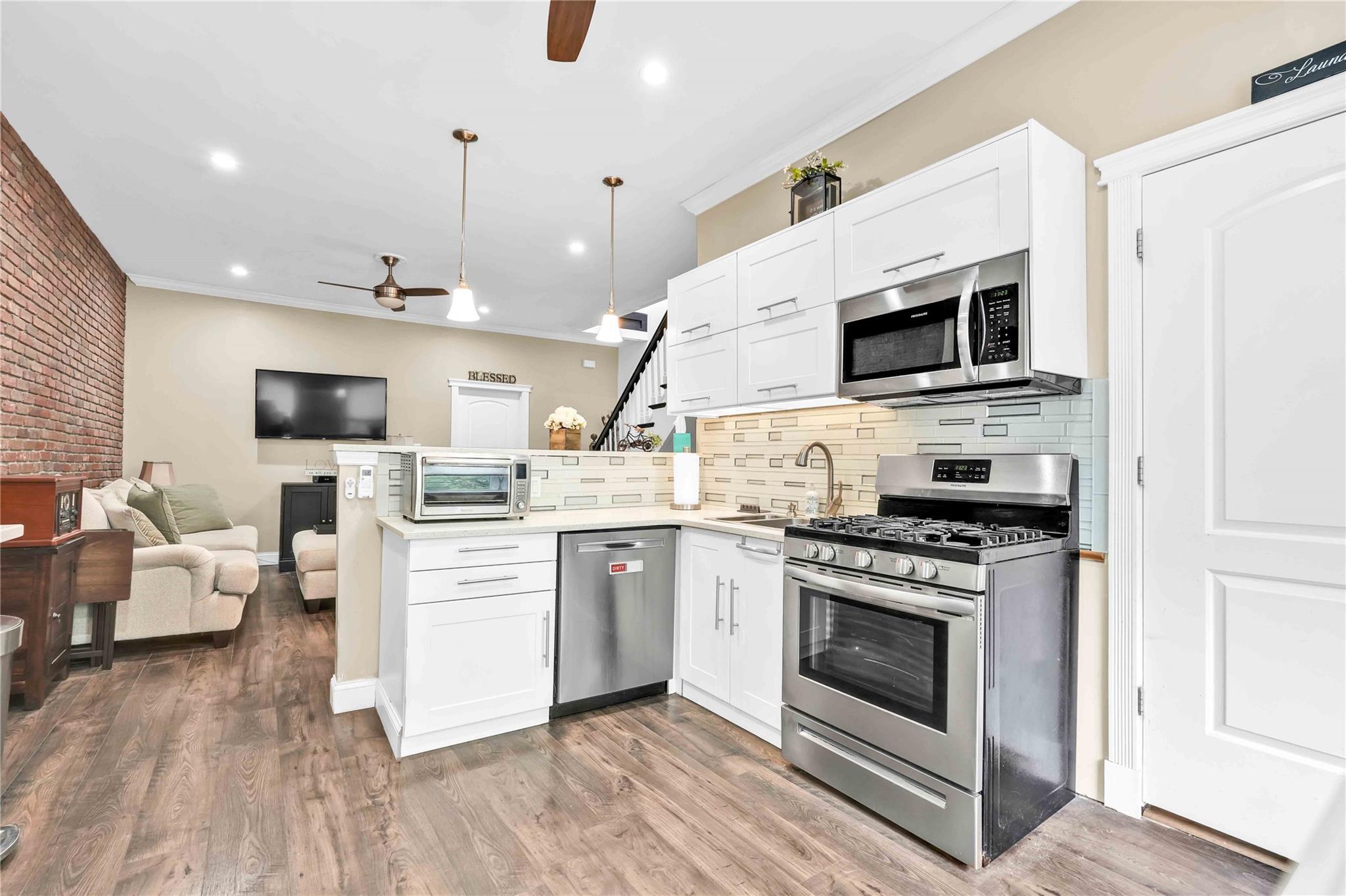 Single Family Monroe  Brooklyn, NY 11221, MLS-867710-10