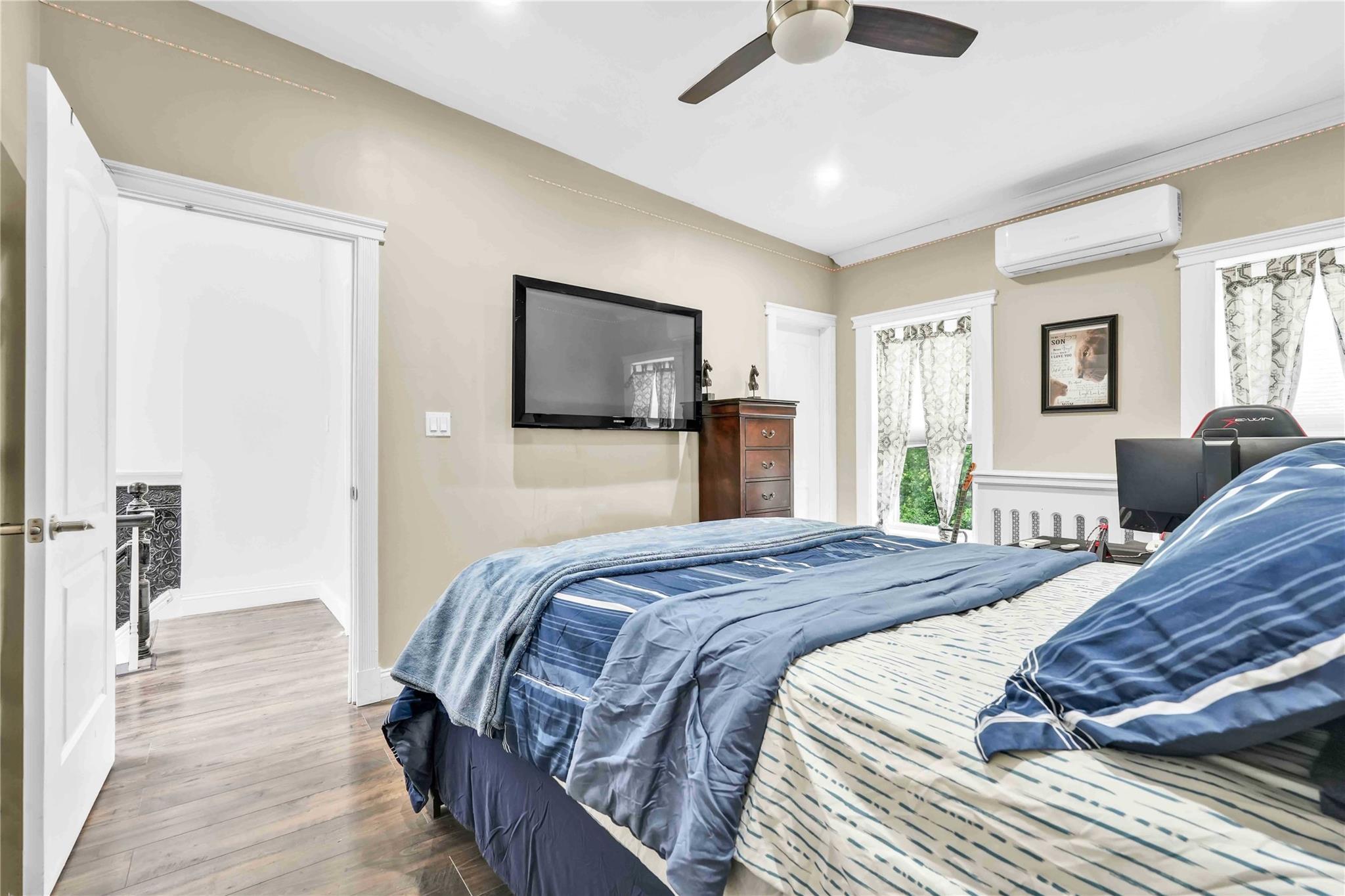 Single Family Monroe  Brooklyn, NY 11221, MLS-867710-22