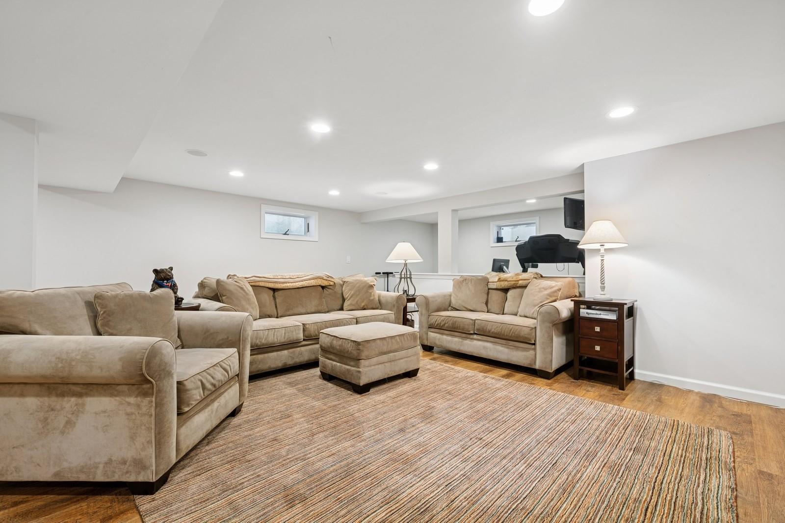 Single Family Lee  Nassau County, NY 11530, MLS-867785-32