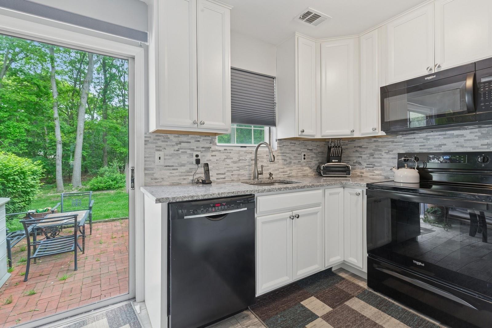 Condo Taylor  Suffolk County, NY 11980, MLS-867831-6