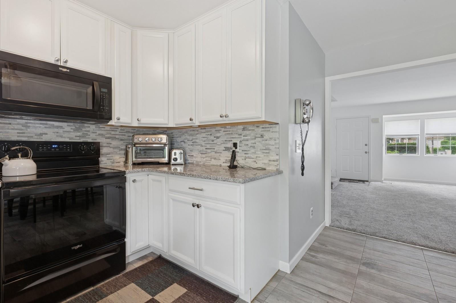Condo Taylor  Suffolk County, NY 11980, MLS-867831-7