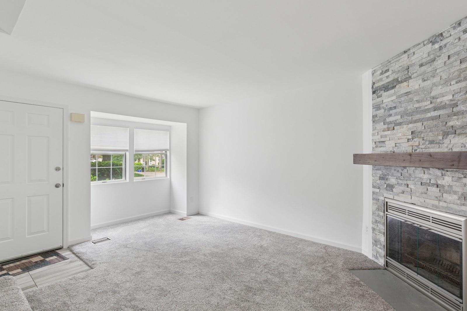 Condo Taylor  Suffolk County, NY 11980, MLS-867831-8