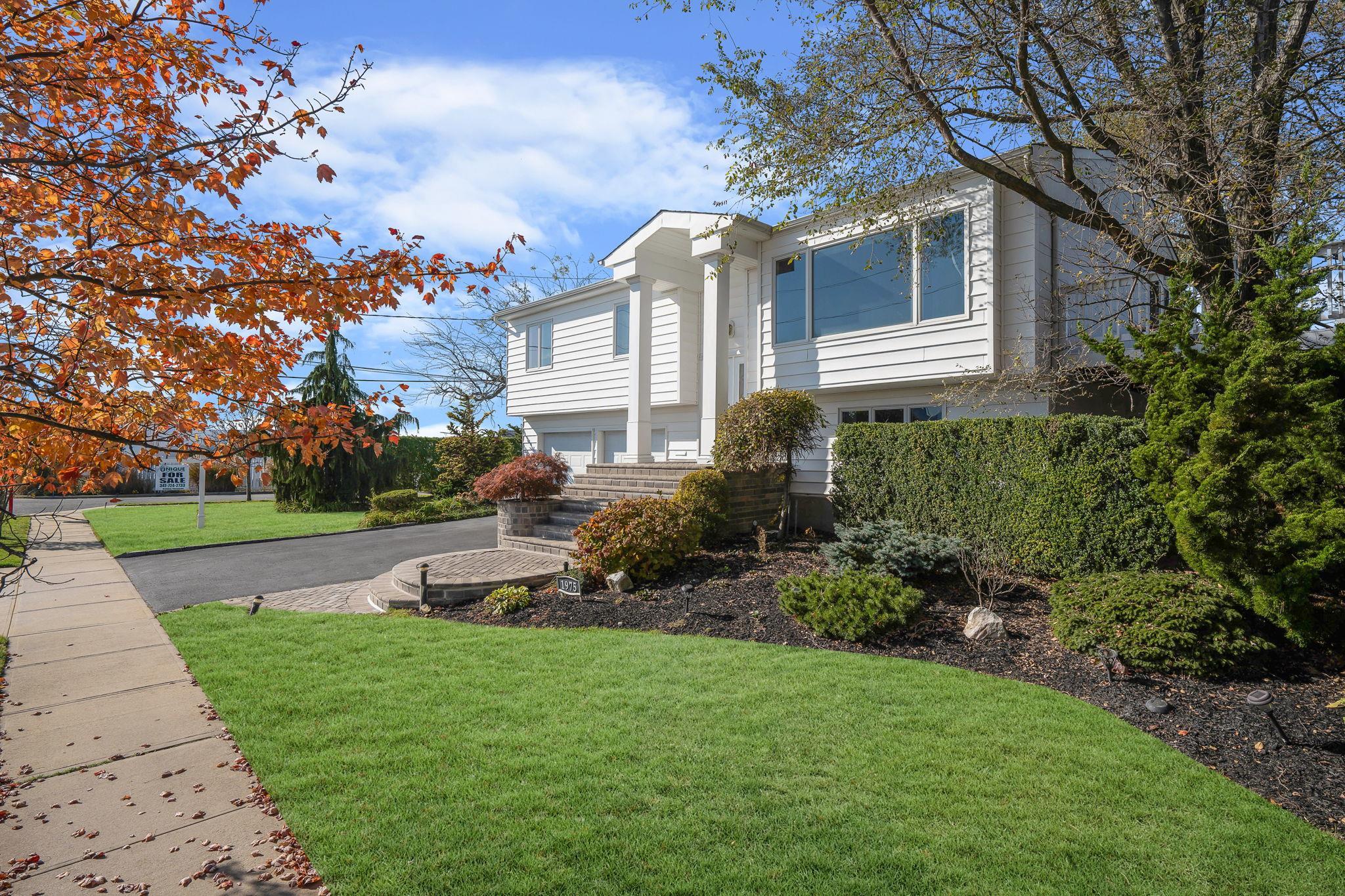 Single Family Bayberry  Nassau County, NY 11566, MLS-867837-2