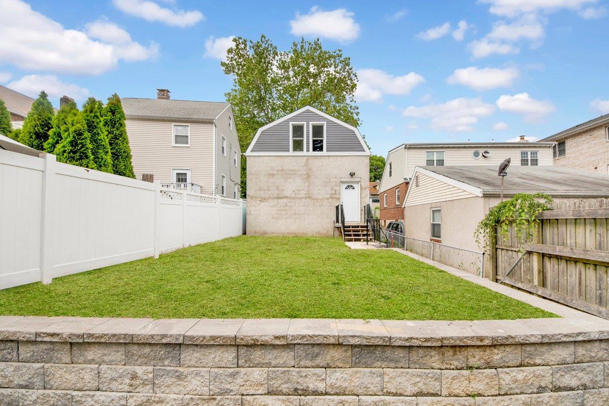 Single Family Edgewood  Westchester County, NY 10704, MLS-867866-23