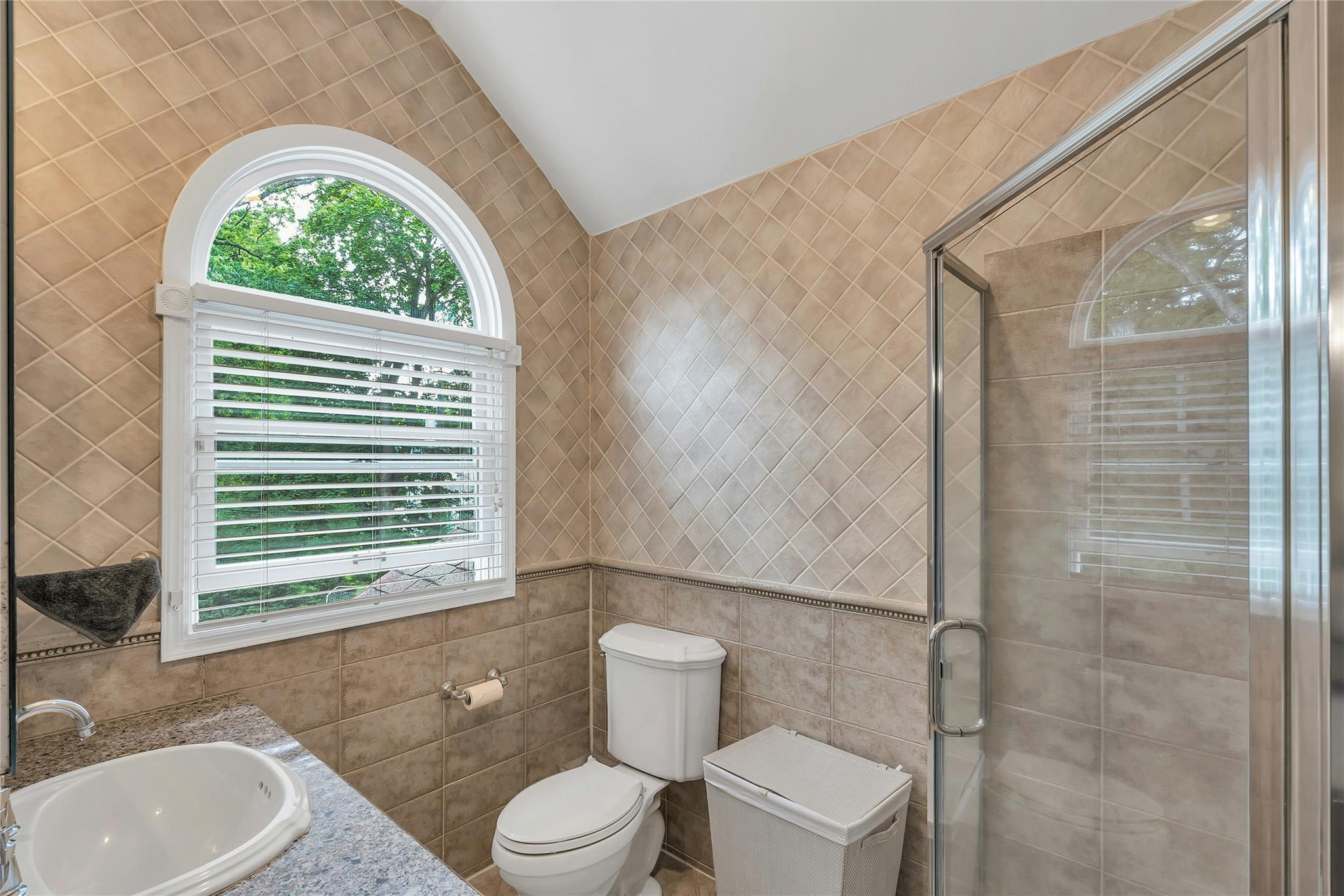 Single Family Pool  Nassau County, NY 11576, MLS-867878-21