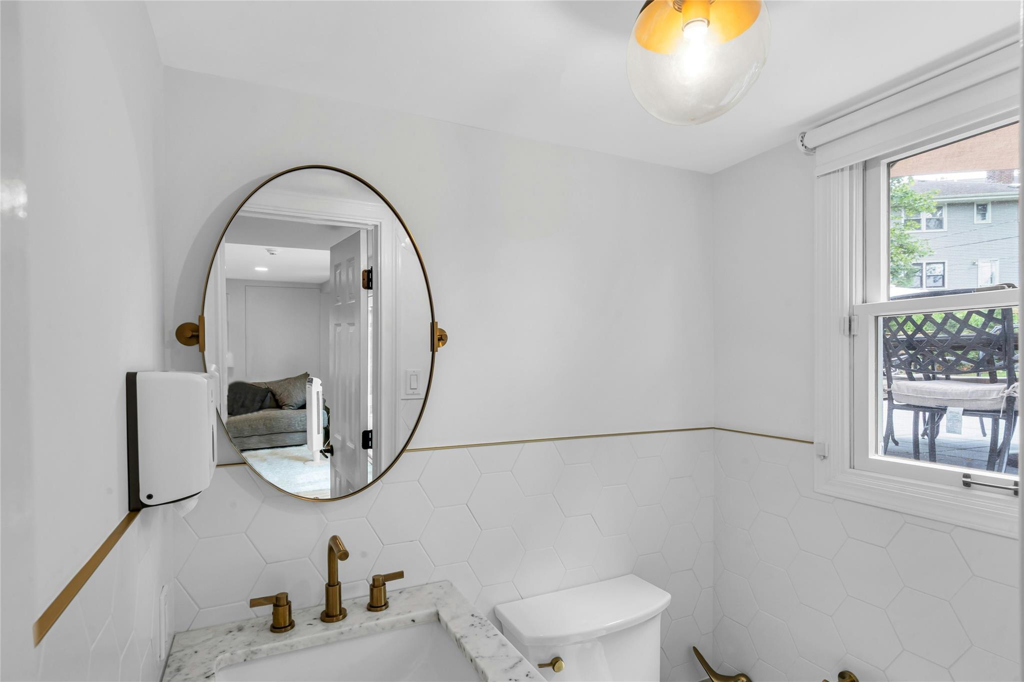 Single Family Pool  Nassau County, NY 11576, MLS-867878-24