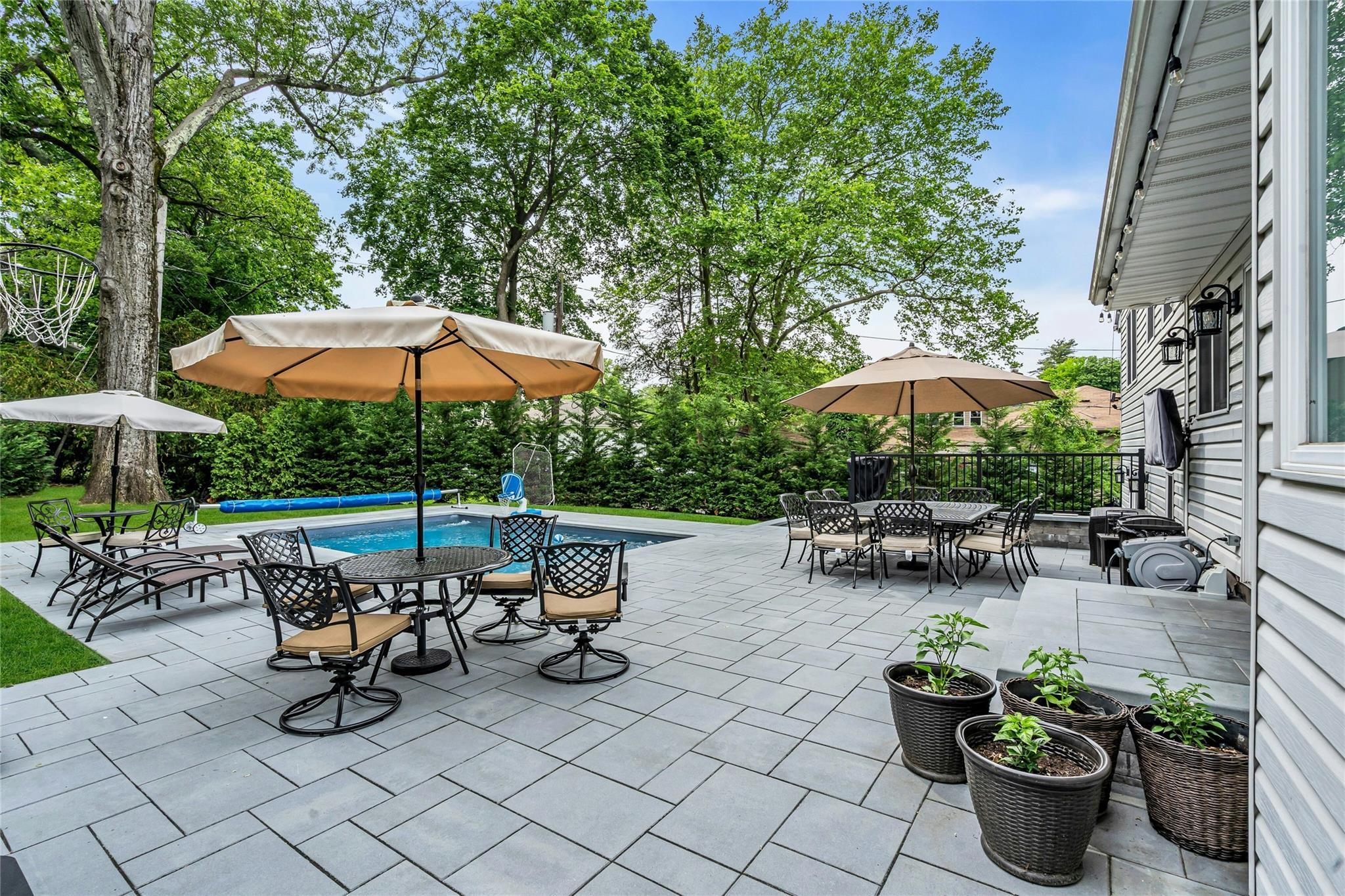 Single Family Pool  Nassau County, NY 11576, MLS-867878-27