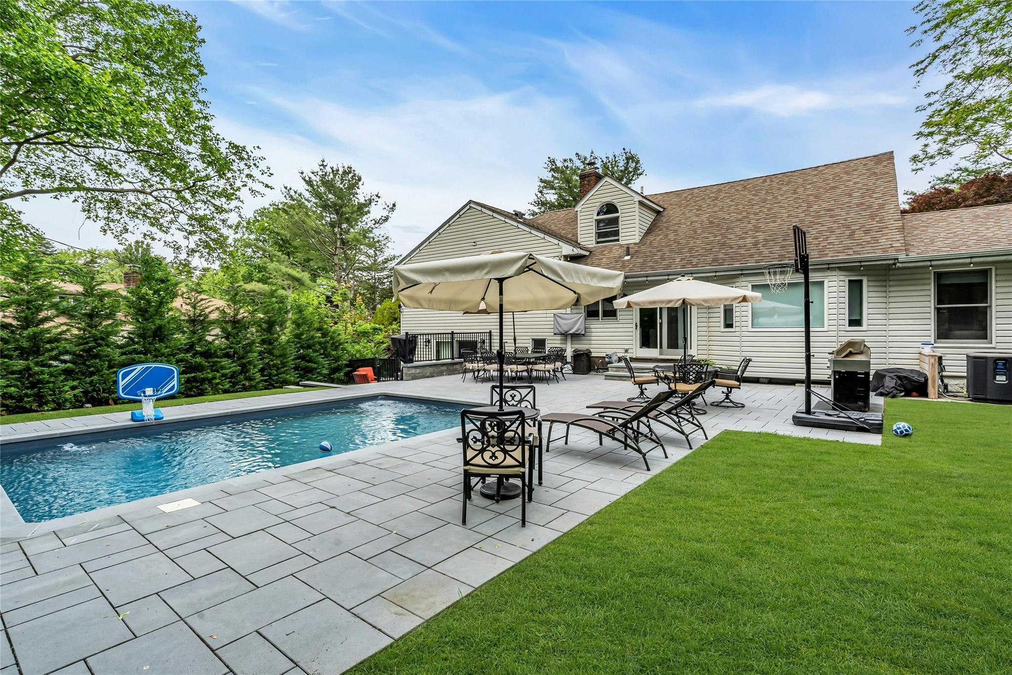 Single Family Pool  Nassau County, NY 11576, MLS-867878-28