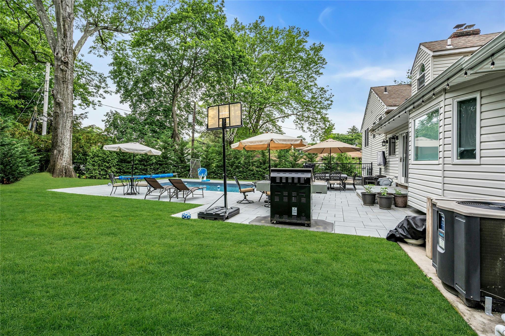 Single Family Pool  Nassau County, NY 11576, MLS-867878-29